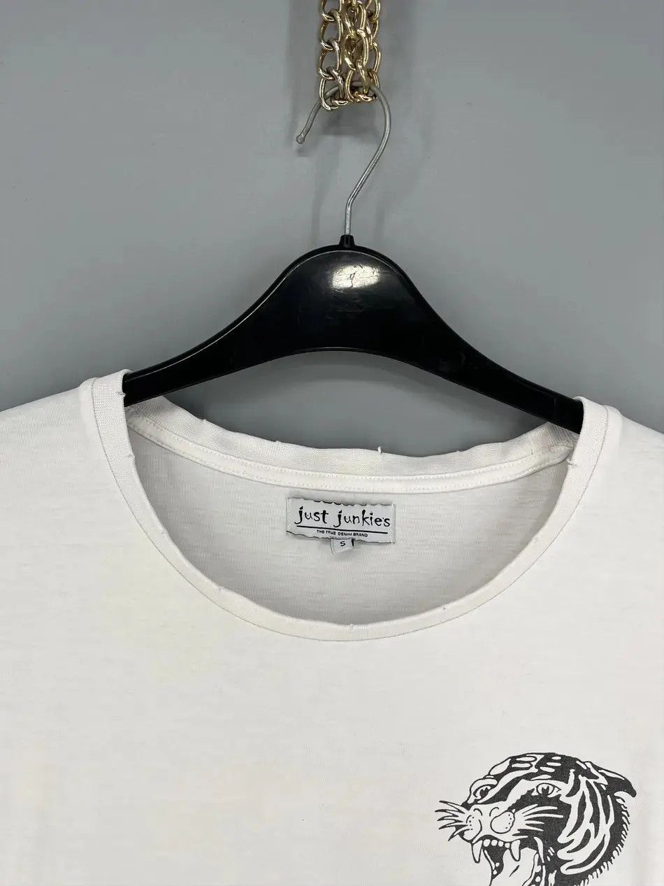 Vintage Vintage Just junkies Tshirt Streetwear Style Size US S / EU 44-46 / 1 - 9 Thumbnail