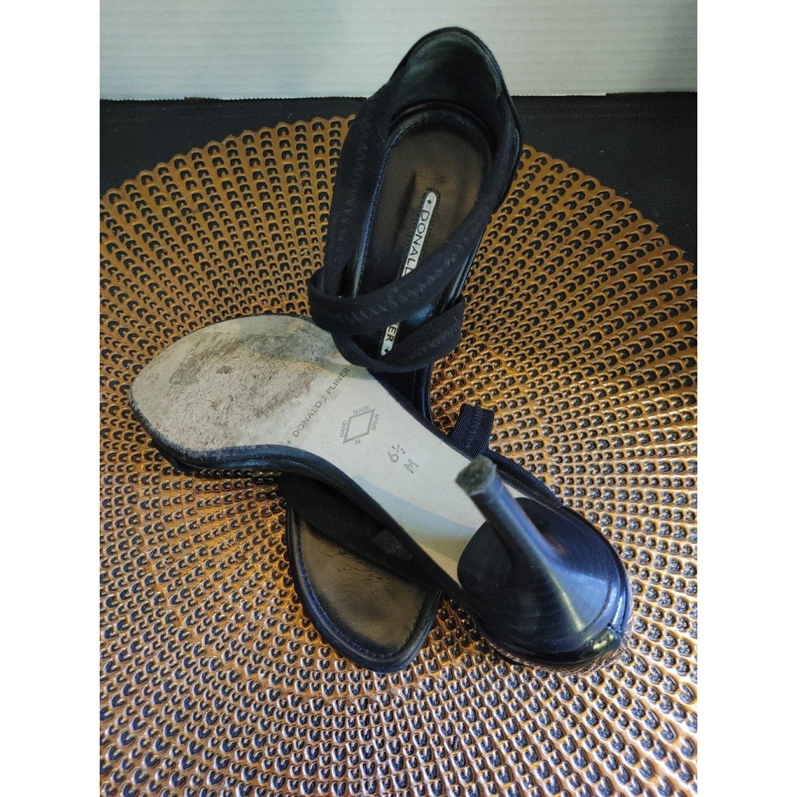 Donald Pliner Donald J Pliner Heels Size 6.5M Size US 6.5 / IT 36.5 - 5 Thumbnail