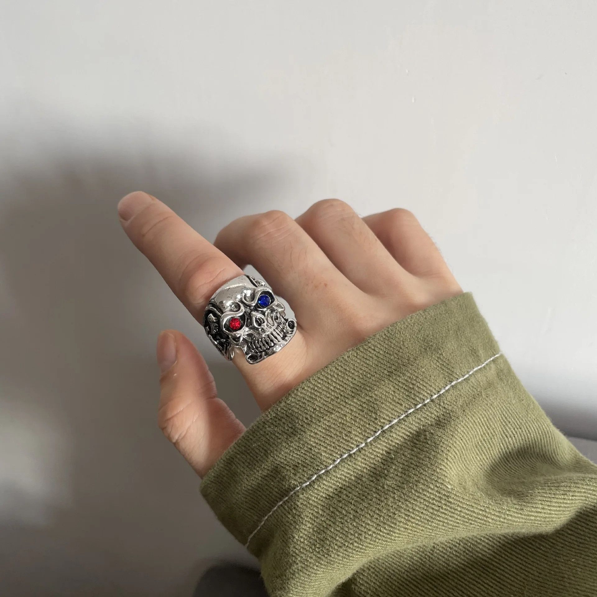 Jewelry × Vintage Retro Red Blue Eyes Skull Ring Size ONE SIZE - 2 Thumbnail