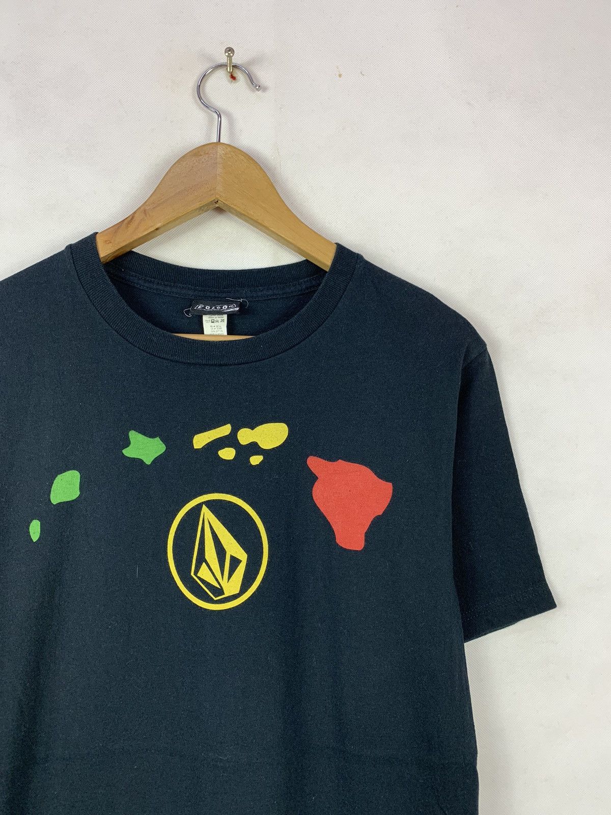 Vintage Steals! Vintage Y2K Volcom Hawaii Skate Surf Tee Punk Size US S / EU 44-46 / 1 - 3 Thumbnail