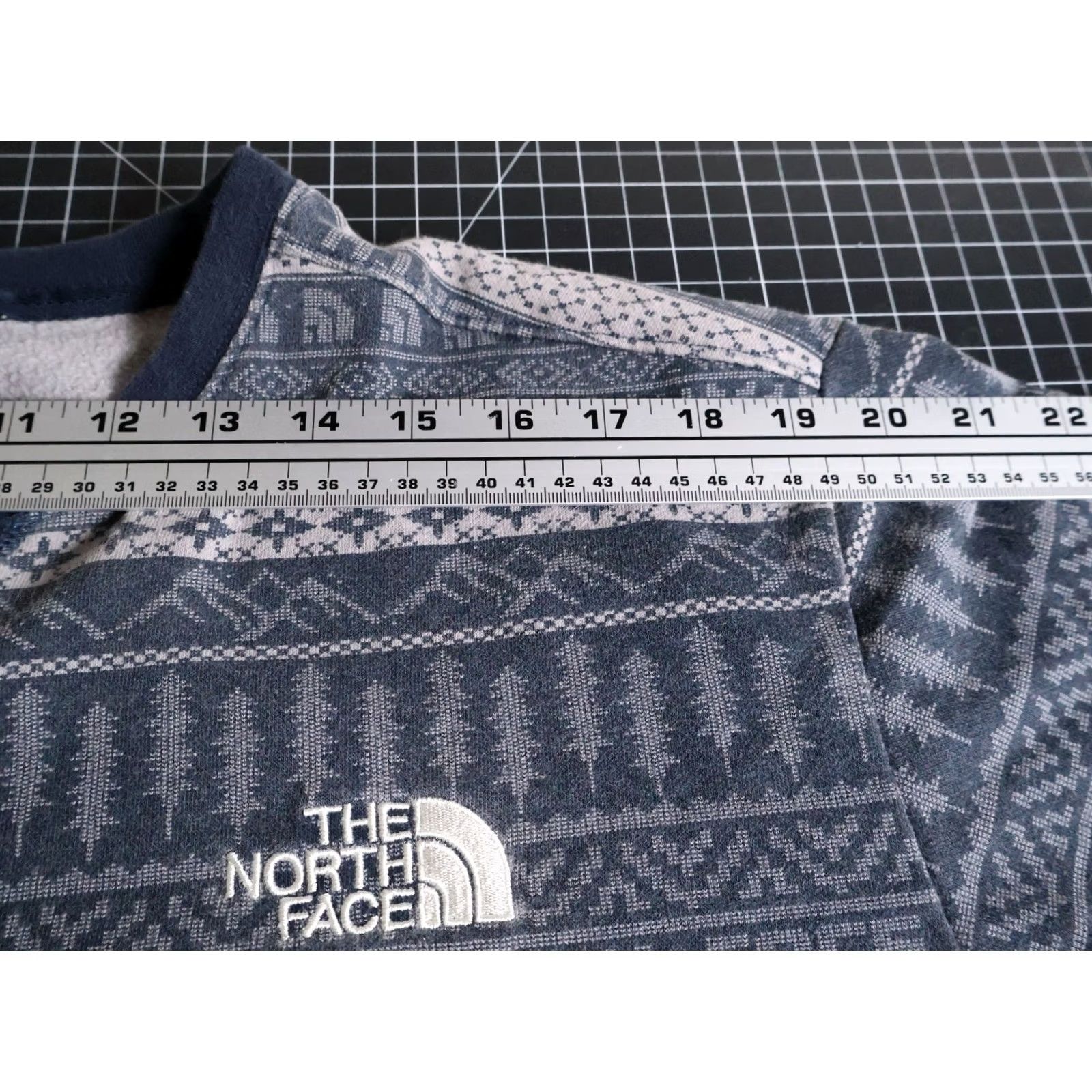 The North Face VINTAGE? No — The North Face Sweatshirt Men L Blue Fair Isle Pattern Embroidered Geometric Size US L / EU 52-54 / 3 - 6 Thumbnail