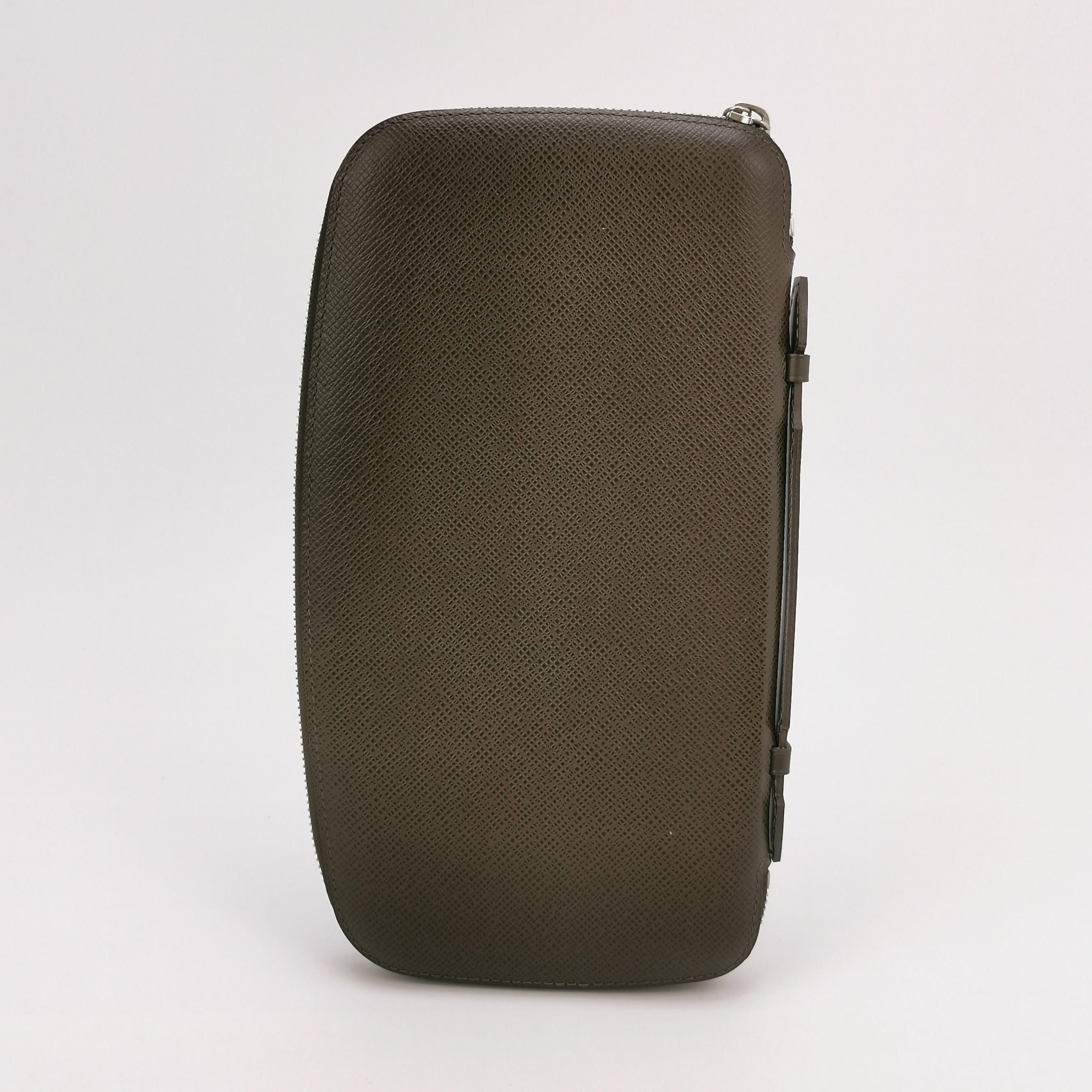 Louis Vuitton Louis Vuitton (LV) Taiga Atoll leather solid color zipper c Size ONE SIZE - 2 Thumbnail