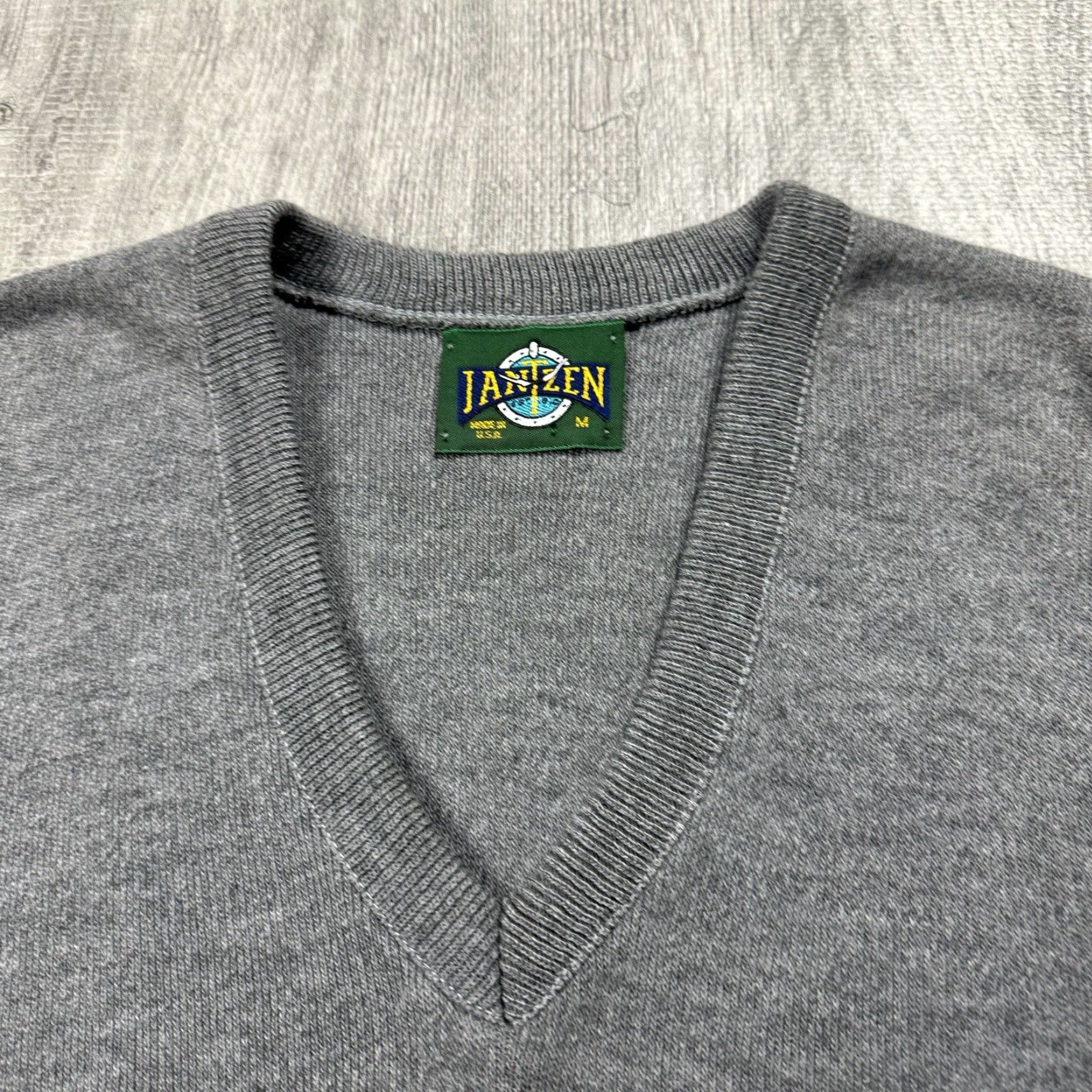 Jantzen VINTAGE JANTZEN USA MADE GREY V-NECK PULLOVER SWEATER MENS MEDIUM ACRYLIC CASUAL PREPPY 90s Size US M / EU 48-50 / 2 - 2 Thumbnail