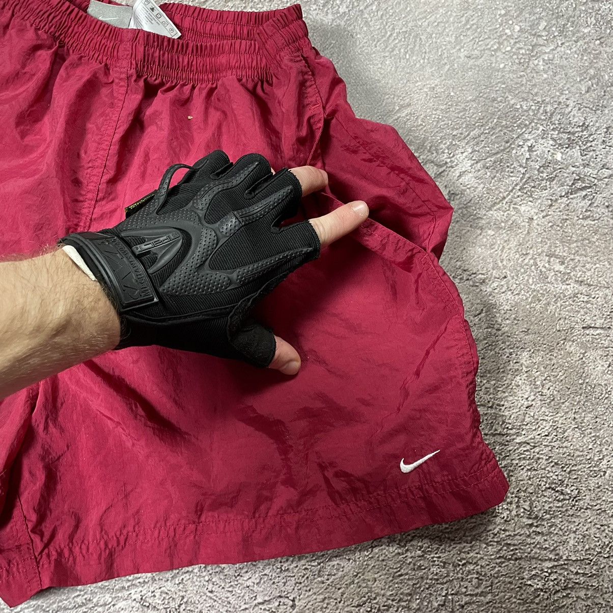 Vintage Vintage Nike Swoosh Shorts Casual Streetwear Y2K Burgundy 34 Size US 34 / EU 50 - 4 Thumbnail