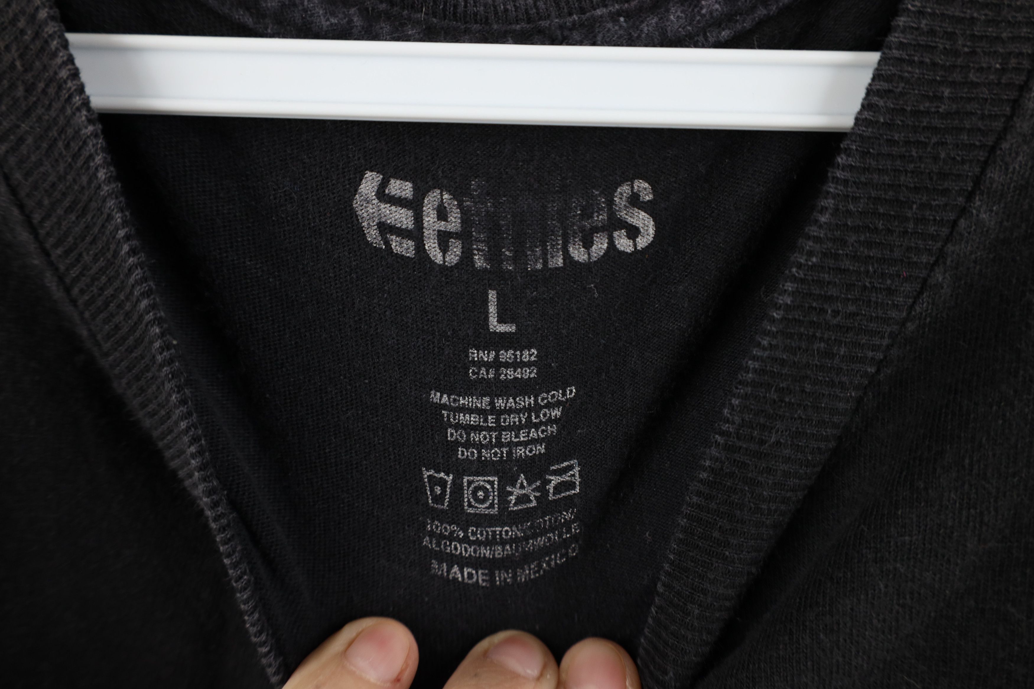 Etnies × Vintage Vintage Etnies Skateboarding Out Big Logo T-Shirt Black Size US L / EU 52-54 / 3 - 10 Thumbnail