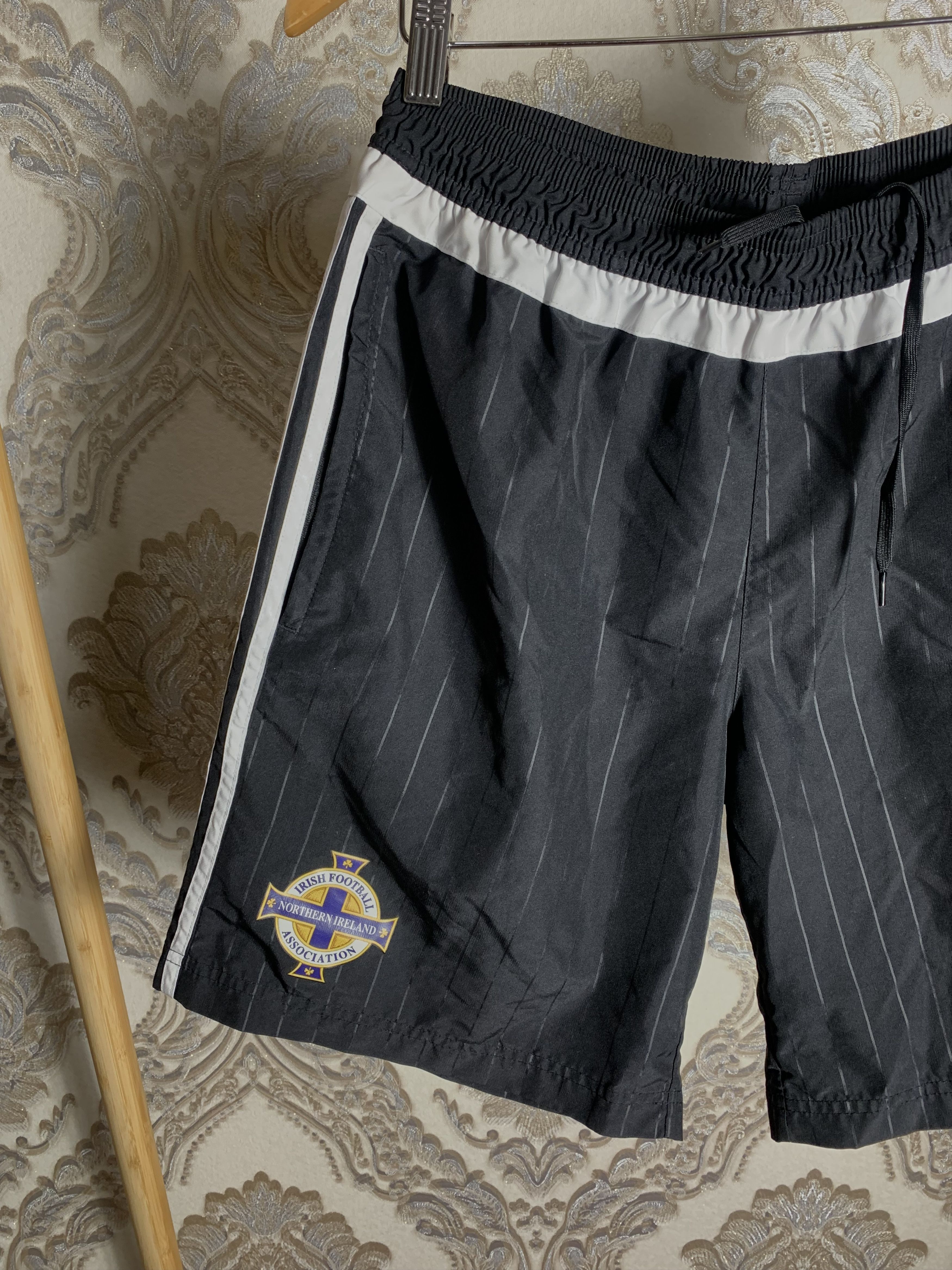 Adidas VINTAGE ADIDAS NORTHERN IRELAND IRISH SOCCER SHORTS RETRO Size US L / EU 52-54 / 3 - 2 Thumbnail