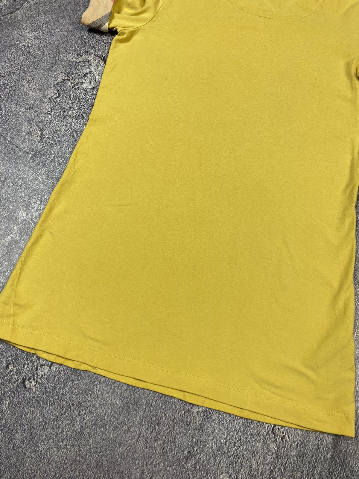Burberry VTG Burberry Brit Yellow Ladies Glamour T-shirt Size XS / US 0-2 / IT 36-38 - 7 Thumbnail