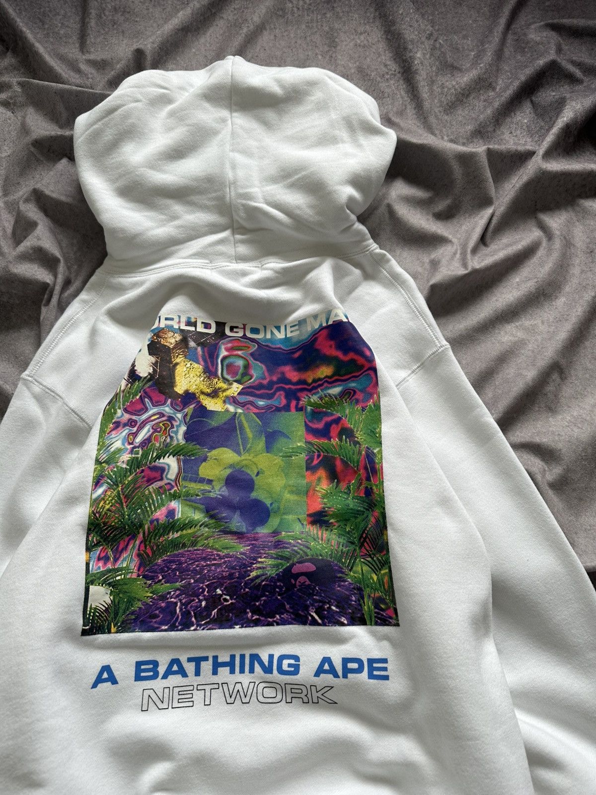 Bape NWT Bape A Bathing Ape Network World Gone Mad Hoodie White Size US XL / EU 56 / 4 - 3 Thumbnail