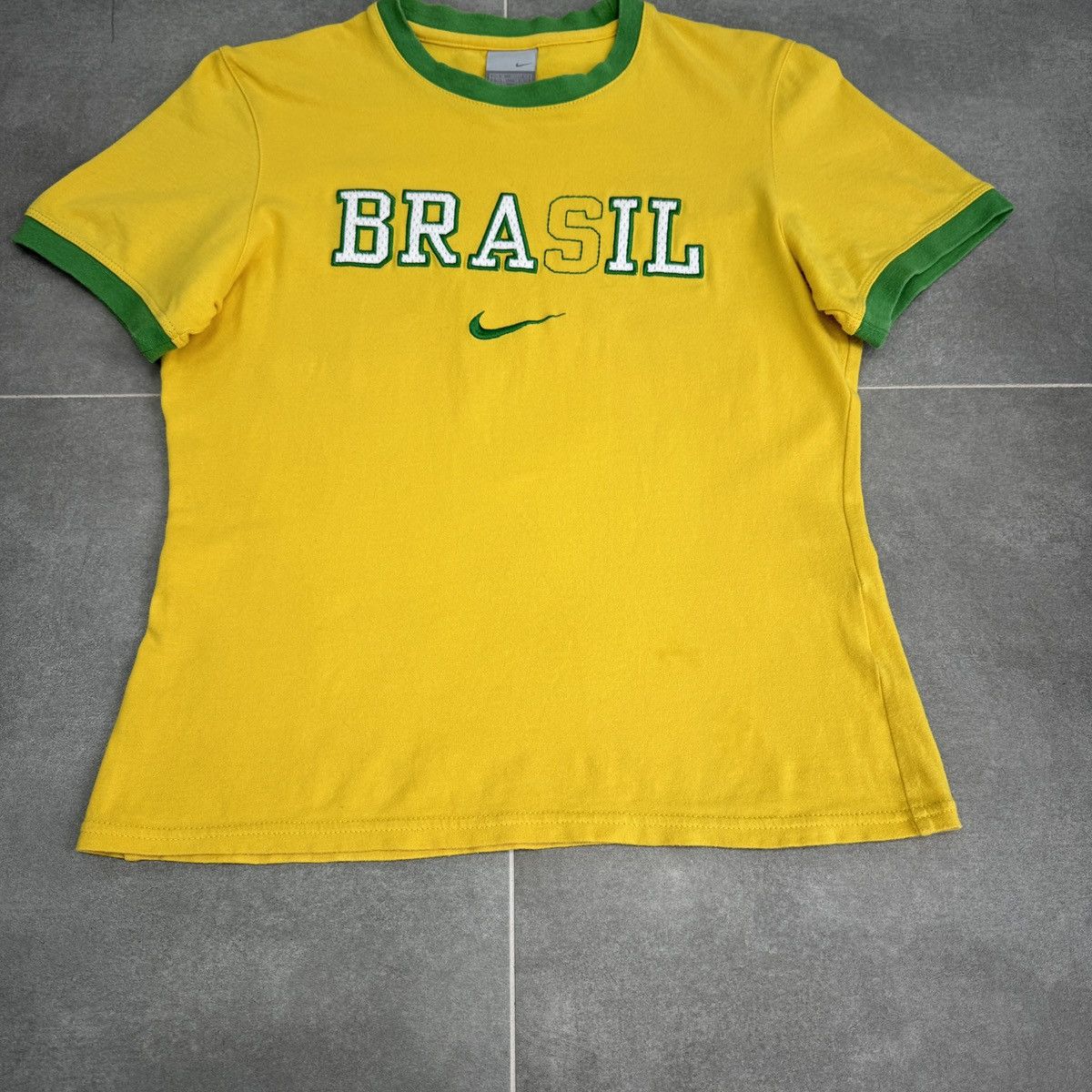 Nike Vintage Nike Brazil Brasil Women T-Shirt Size M Size M / US 6-8 / IT 42-44 - 4 Thumbnail