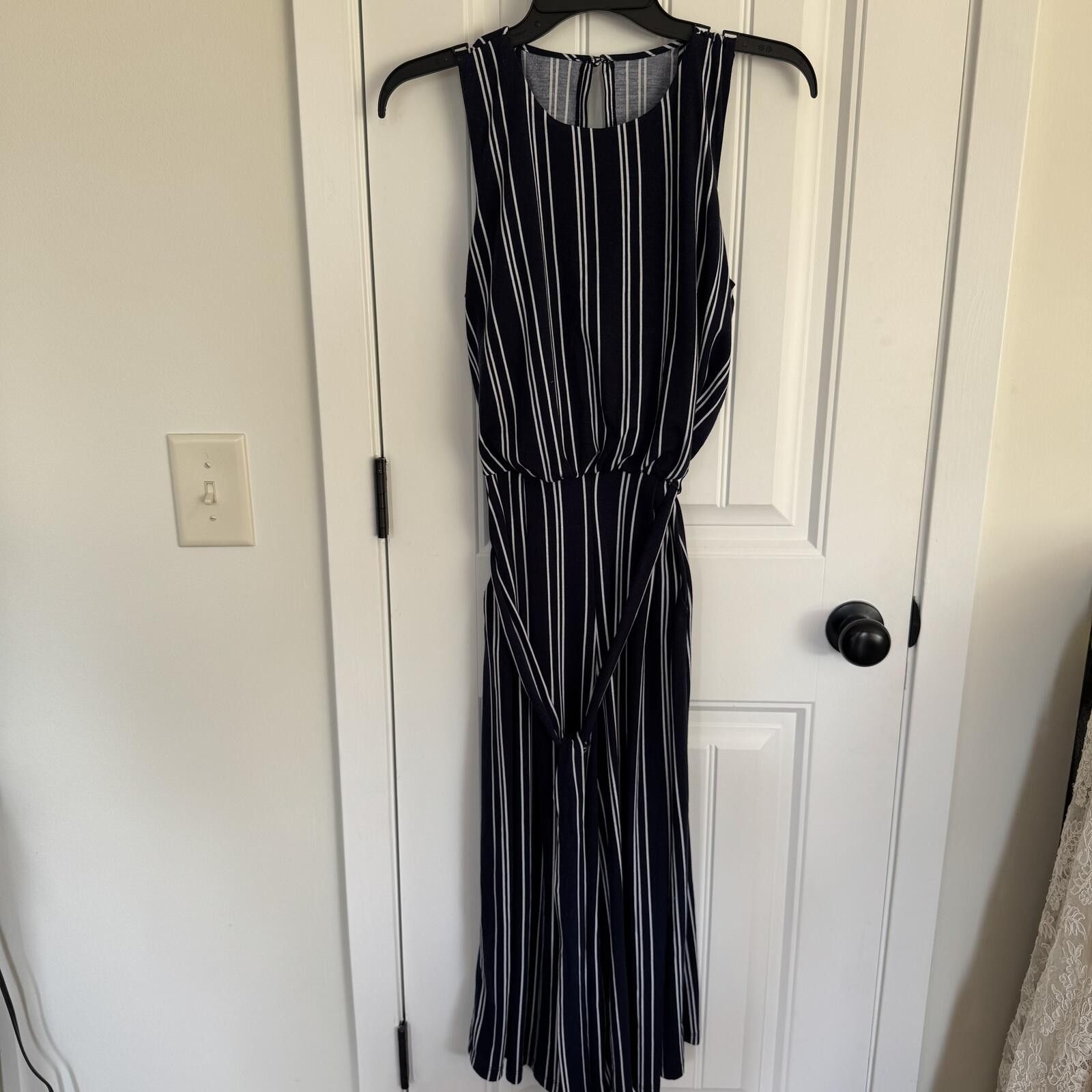 Vince Camuto Vince Camuto Size 4 Sleeveless Cropped Jumpsuit Size 30" / US 8 / IT 44 - 1 Thumbnail