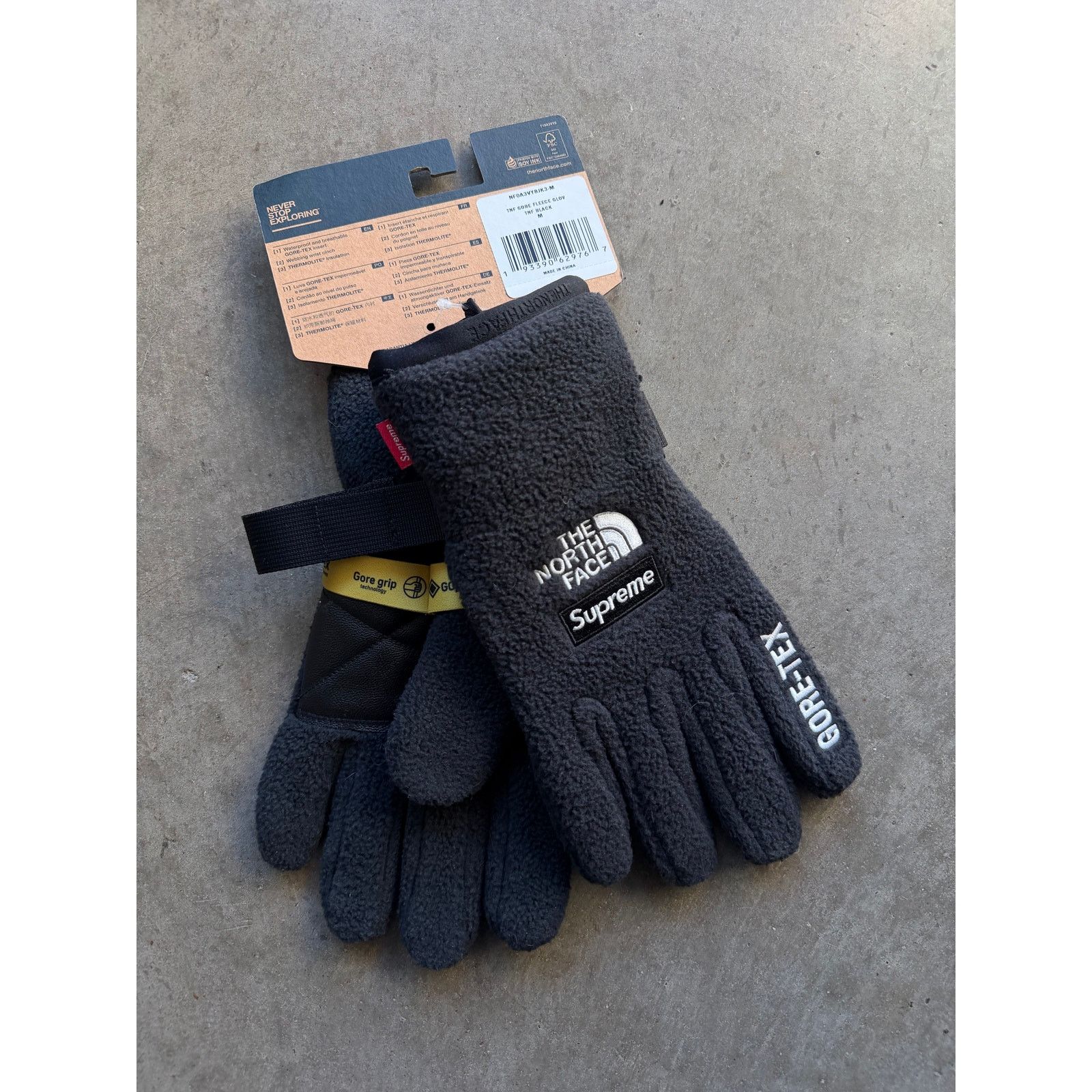 Supreme NWT Supreme x The North Face RTG Fleece Gloves Black Size ONE SIZE - 7 Thumbnail