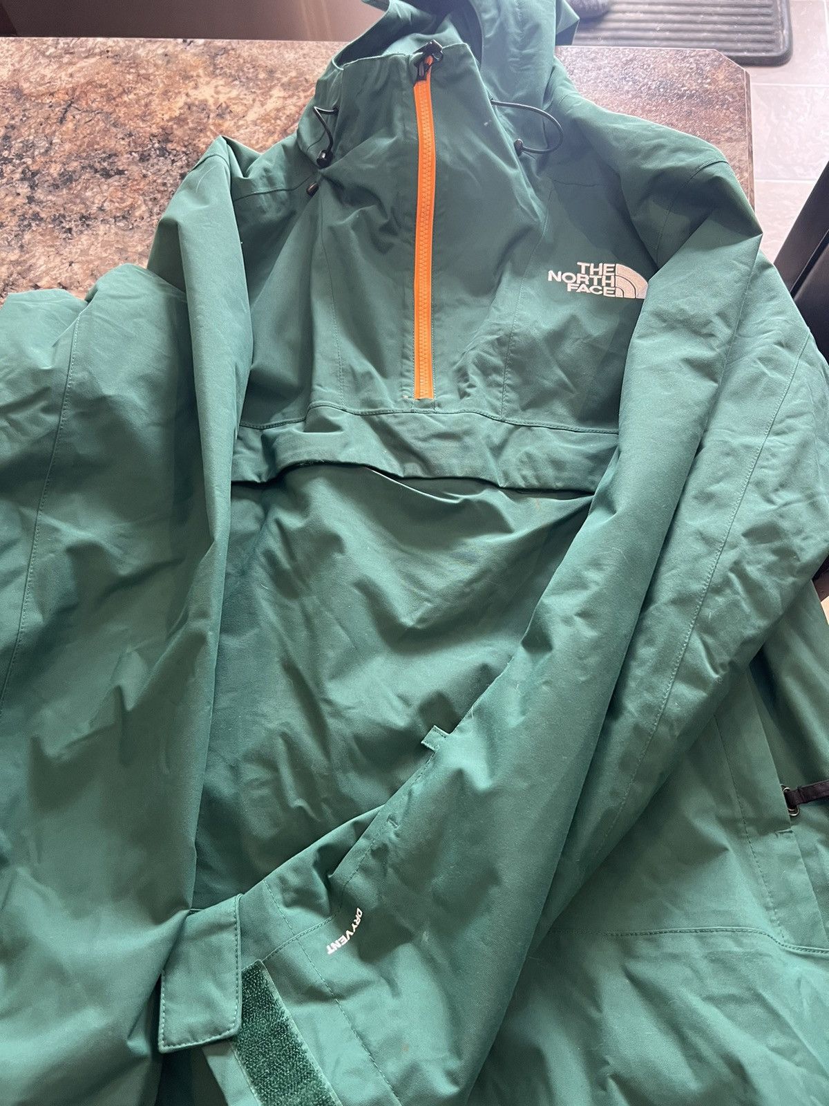 image of The North Face Men's Silvani Anorak Shell Jacket in Green (Size Large)