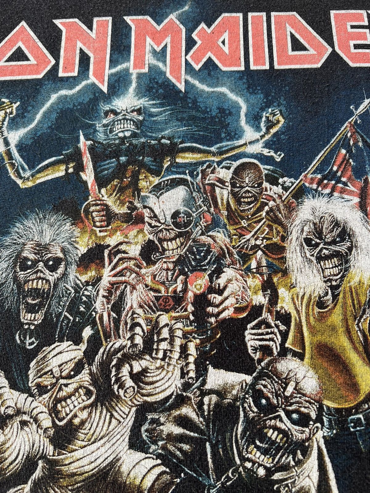 Band Tees Vintage 2000s Iron Maiden Best of the Beast Black T-shirt Size US L / EU 52-54 / 3 - 6 Thumbnail