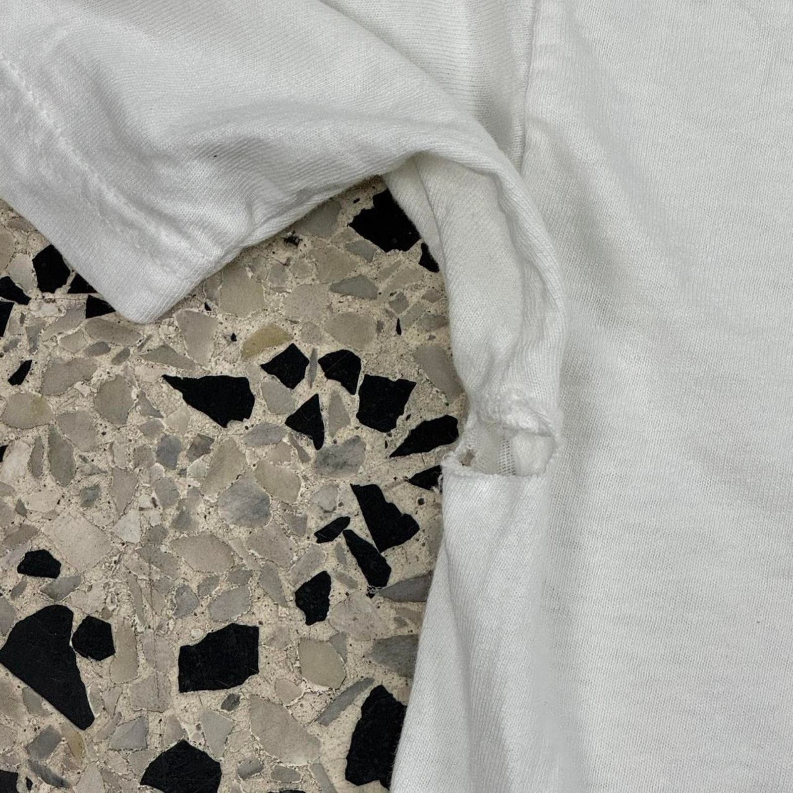 Fruit Of The Loom × Vintage VINTAGE Y2K 2005 THE BEATLES BAND COVER THRASHED TEE: Size US XL / EU 56 / 4 - 5 Thumbnail