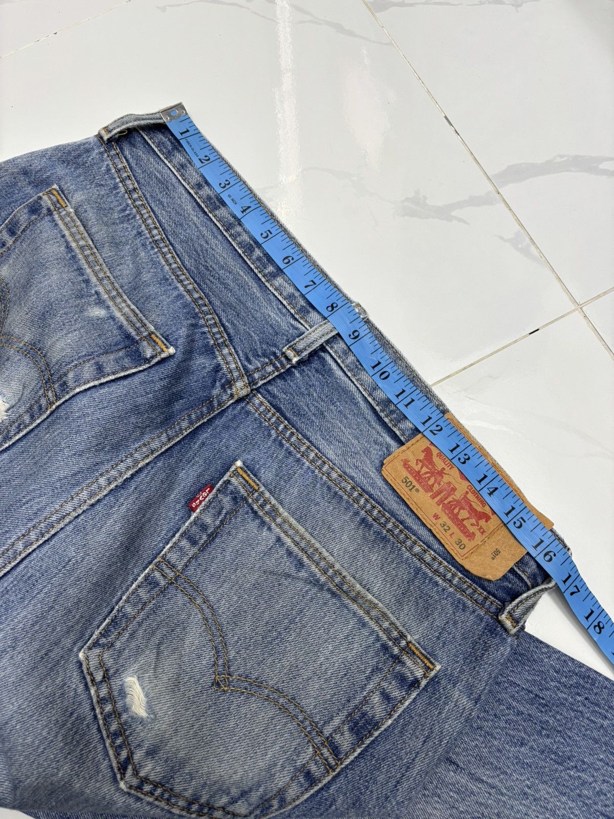 Levi's × Undercover Vintage Levis 501 Kurt Cobain Distressed Denim Jeans Size US 33 - 9 Thumbnail