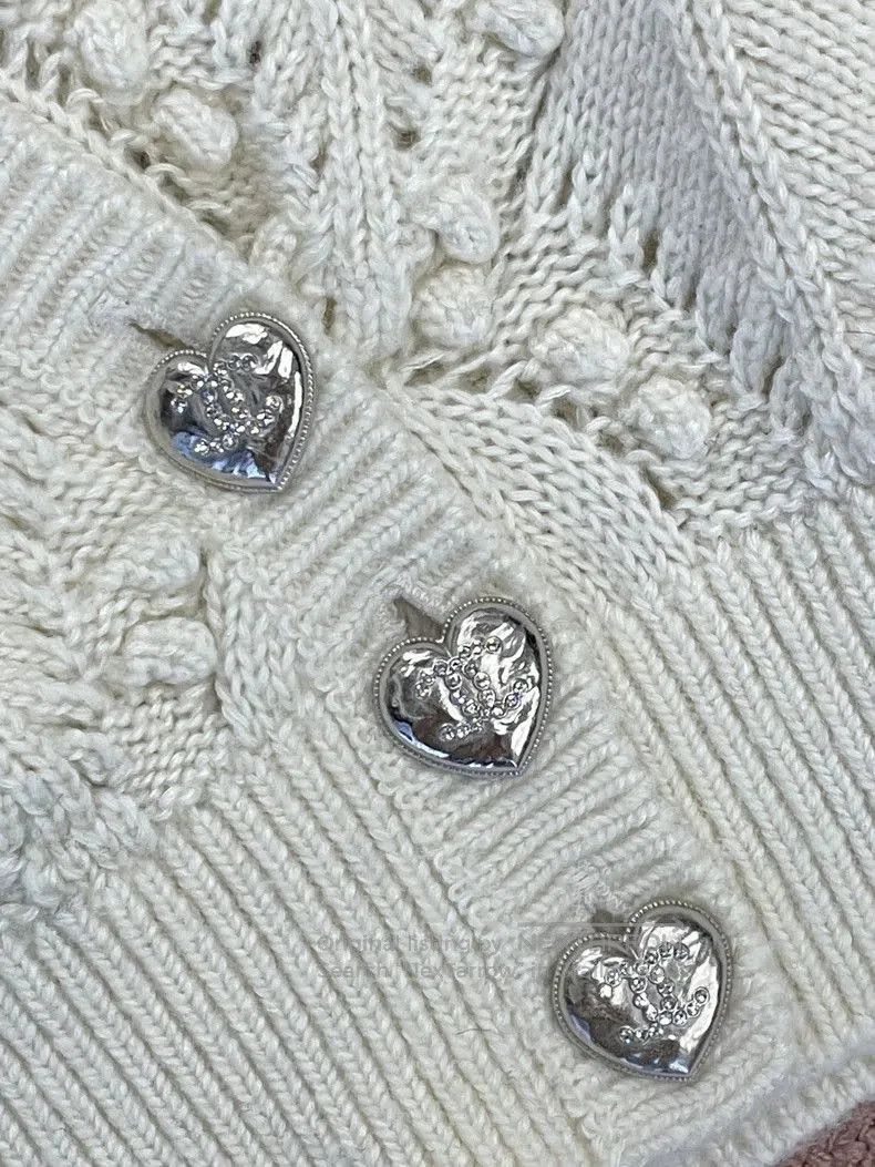 Chanel Chanel White Heart Button Knit Top. Size US M / EU 48-50 / 2 - 3 Thumbnail