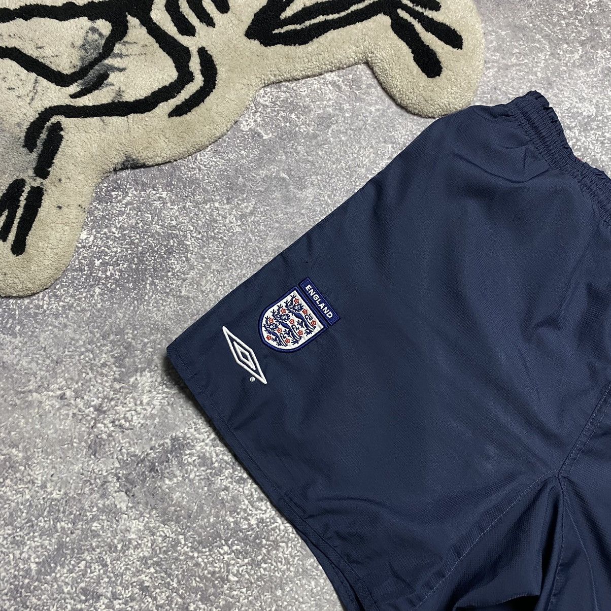 Umbro × Vintage Vintage Umbro England National Soccer Team shorts Size US 34 / EU 50 - 2 Thumbnail