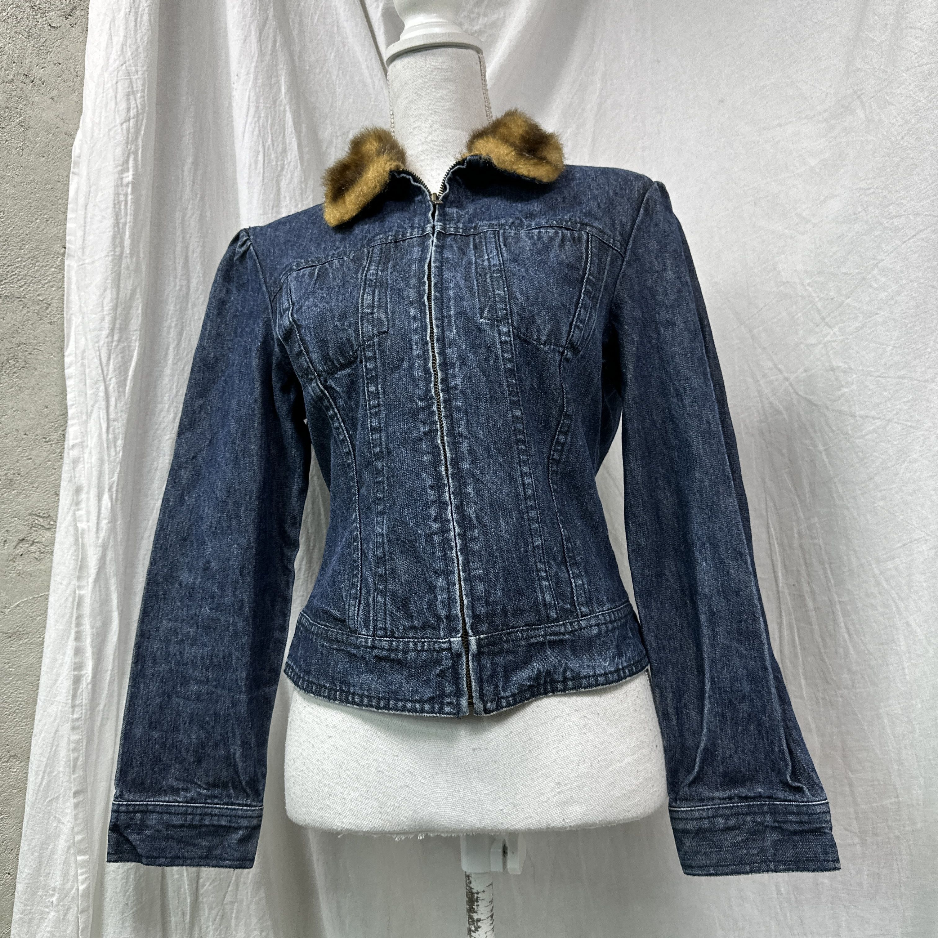 Vintage Vintage Denim Casual Faux Fur Collar Jeans Jacket 00s Size S / US 4 / IT 40 - 7 Thumbnail