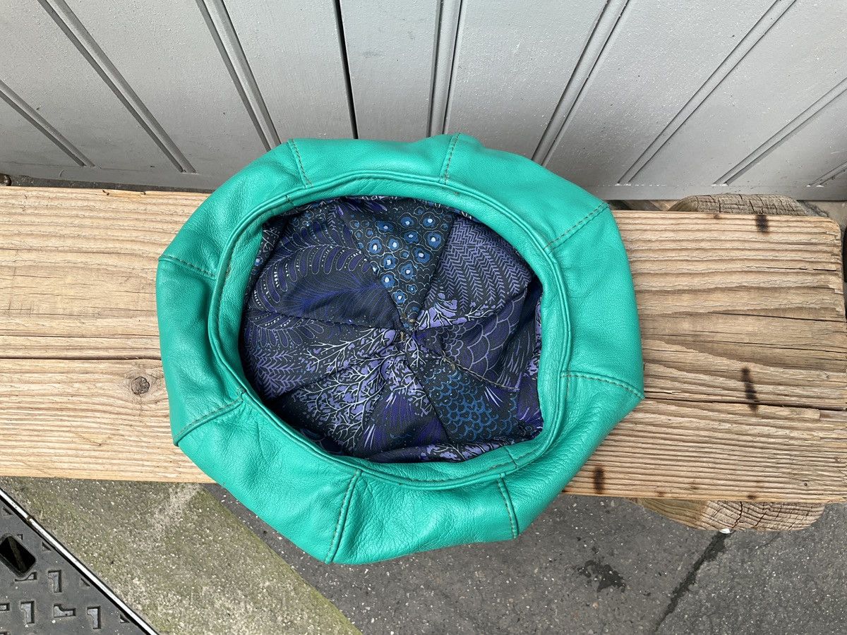 Vintage 90's beret in green leather Size ONE SIZE - 6 Thumbnail