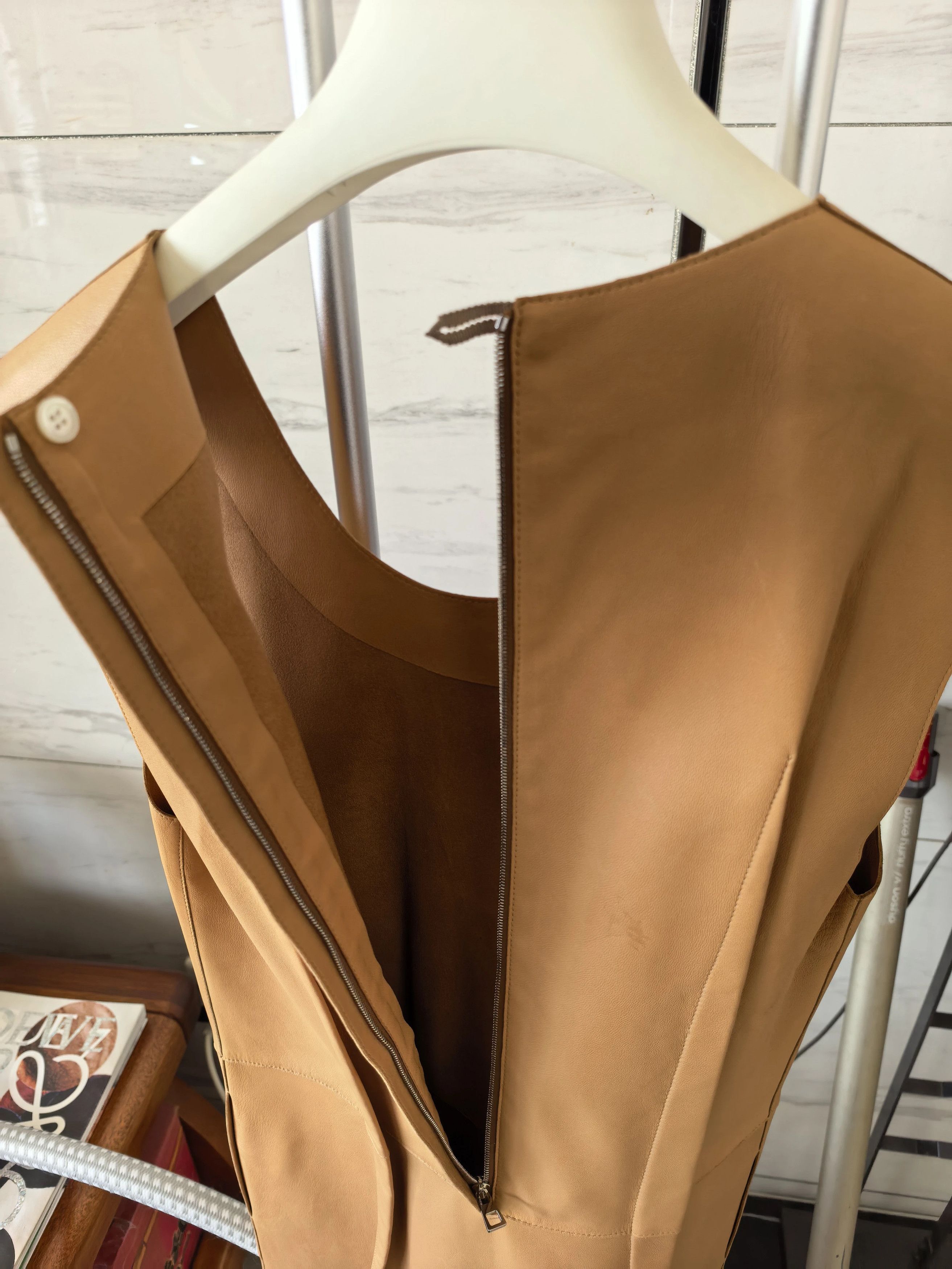 Loewe LOEWE short-sleeve lambskin leather skirt EU36 Size XS / US 0-2 / IT 36-38 - 6 Thumbnail