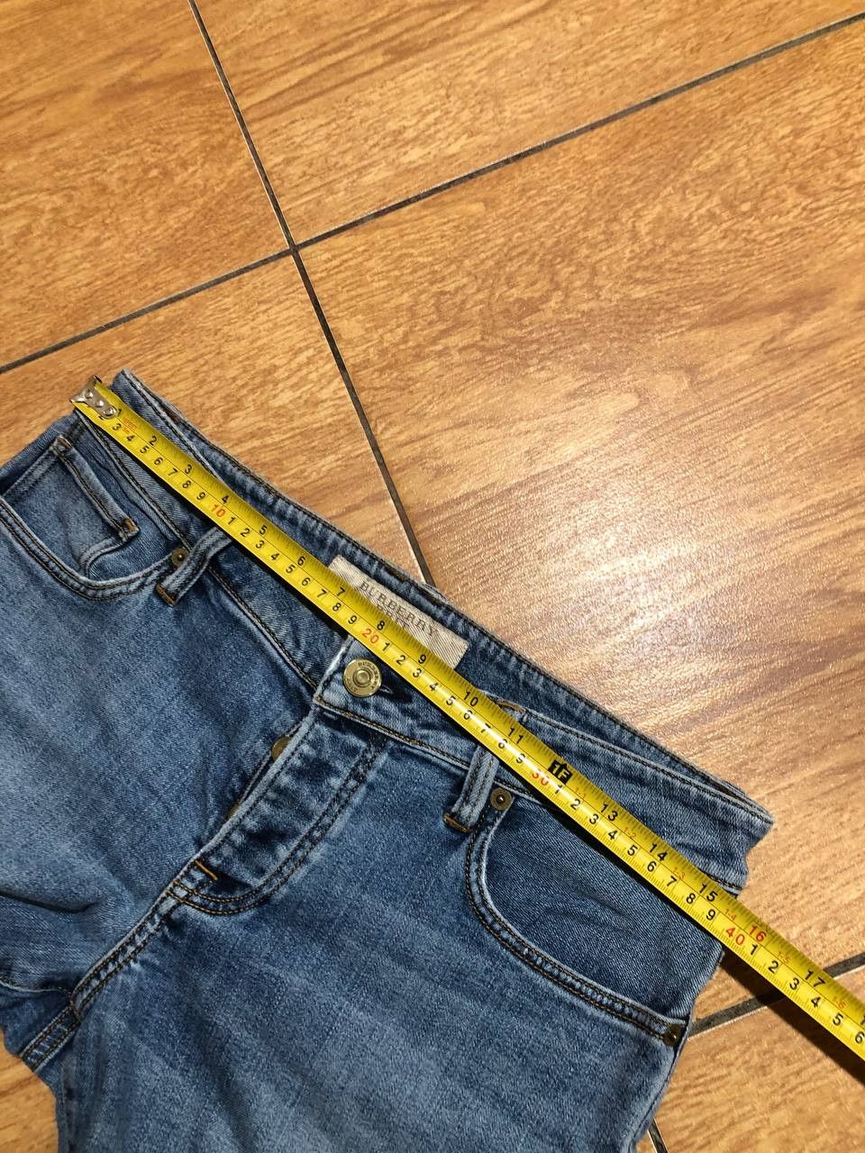 Burberry Burberry Woman's Low Rise Wash Denim Shorts Size 30" / US 8 / IT 44 - 13 Thumbnail