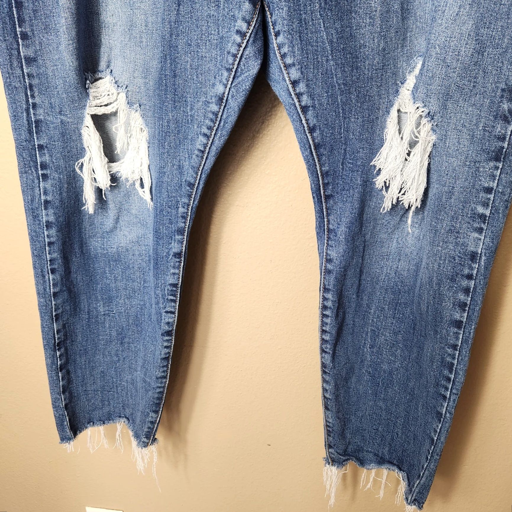 Levi's Levi's Womens Plus Wedgie Skinny Button Fly Raw Hem Distressed Jeans-Size 22W Blue-Plus Jeans Womens Girls? Size 40" / US 18 - 4 Thumbnail