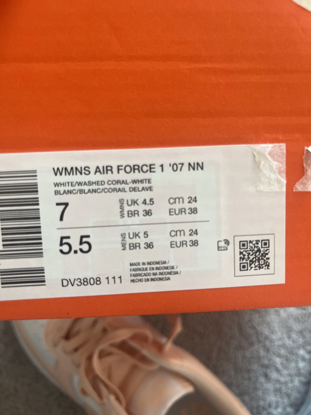 Nike AIR JORDAN 1 LOW SE | WHITE AND PEACH | SIZE 6.5 WMNS | NEW Size US 7 / IT 37 - 9 Thumbnail