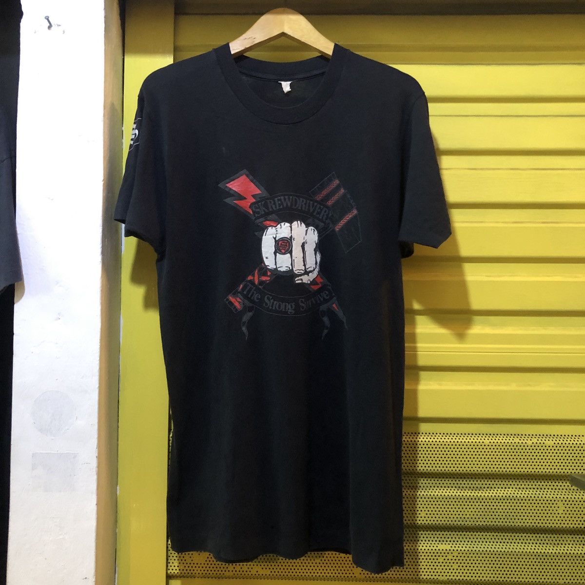Band Tees × Vintage 80s Skrewdriver The Strong Survive Band Tee Size US L / EU 52-54 / 3 - 1 Thumbnail