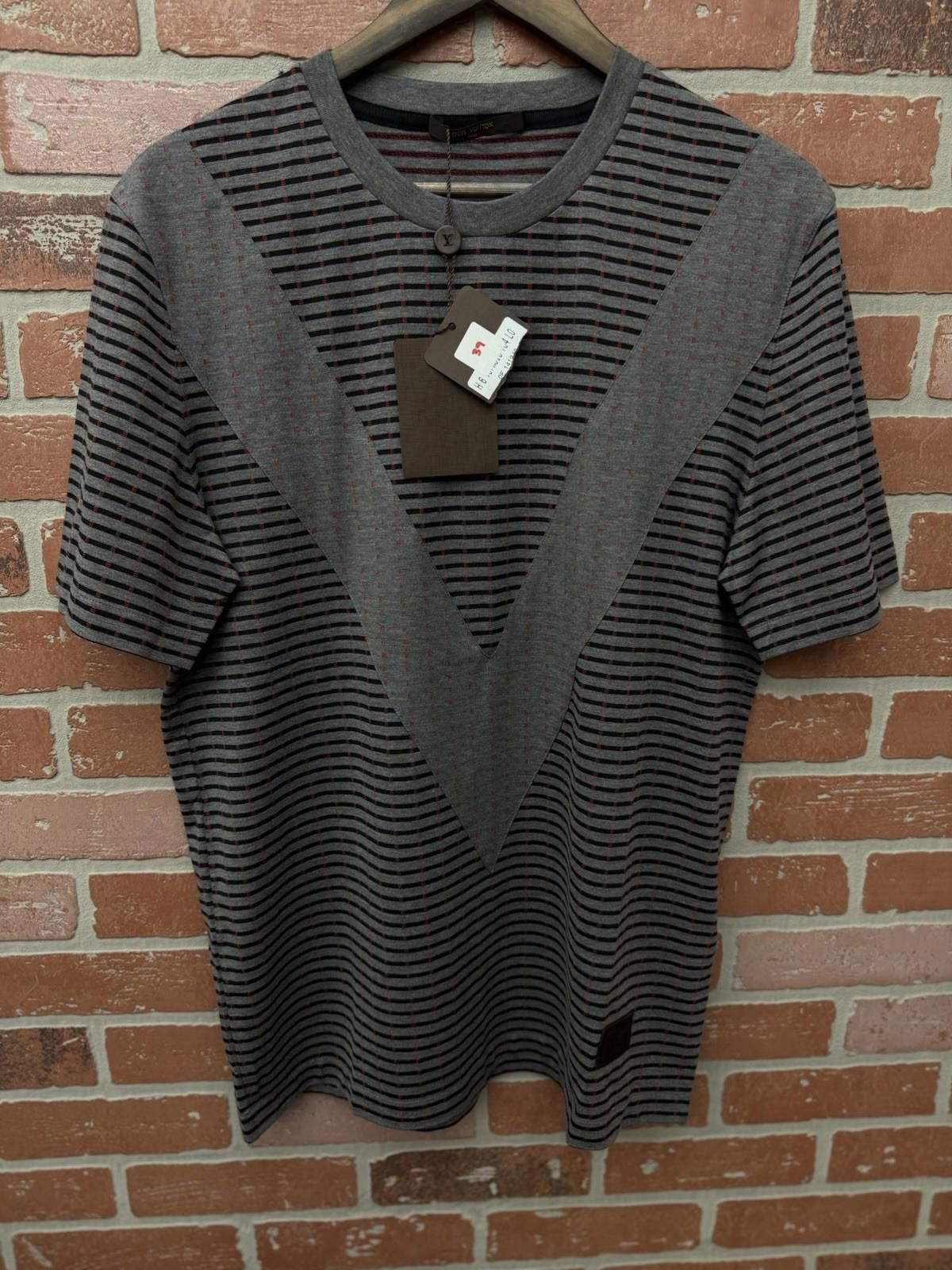 Louis Vuitton LOUIS VUITTON T-Shirt LV Tee Cotton Gray (Large) Brand New Size US L / EU 52-54 / 3 - 1 Thumbnail