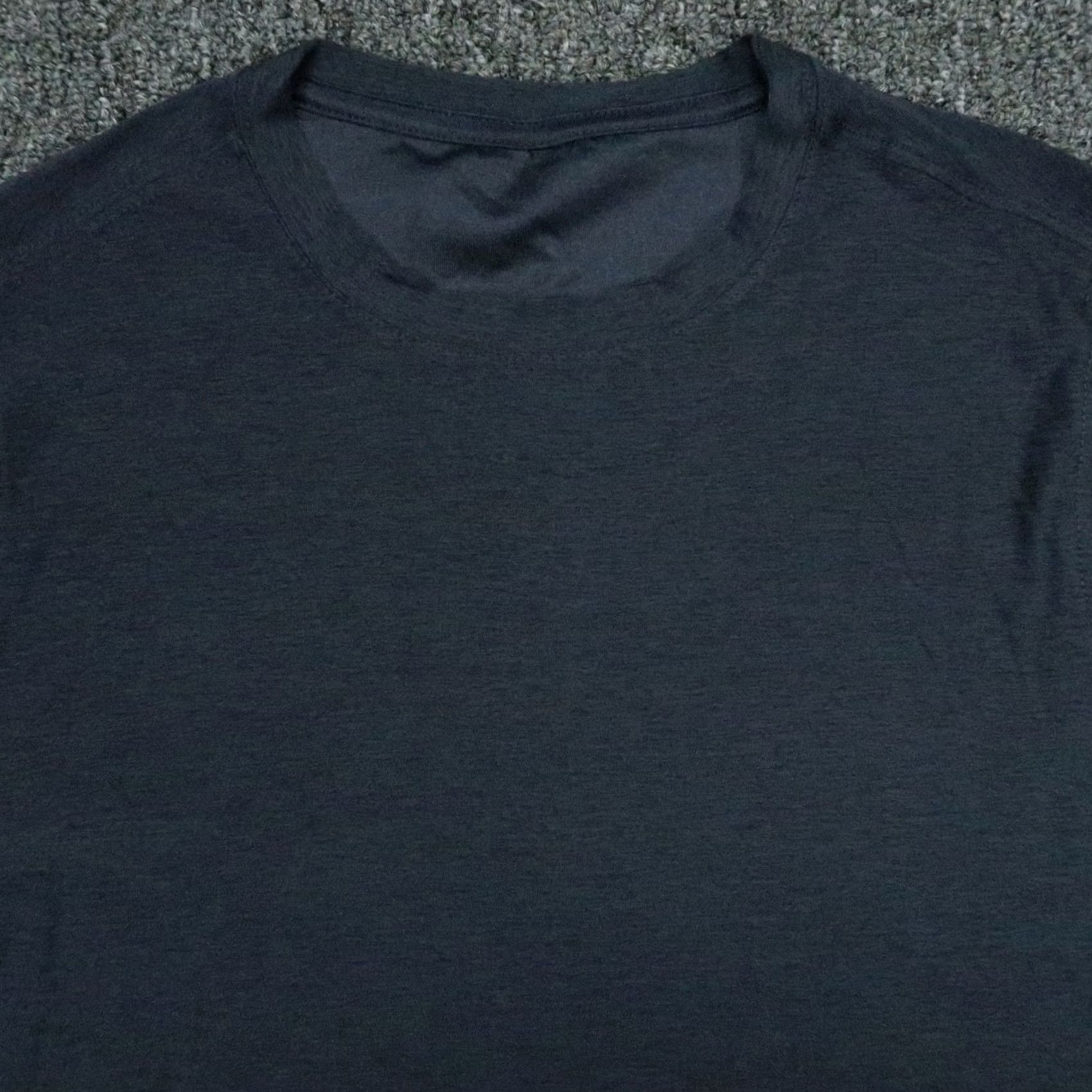 Vuori Vuori Shirt Mens Small Blue Strato Tech Long Sleeve Crew Neck Stretch Pullover Size US S / EU 44-46 / 1 - 2 Thumbnail