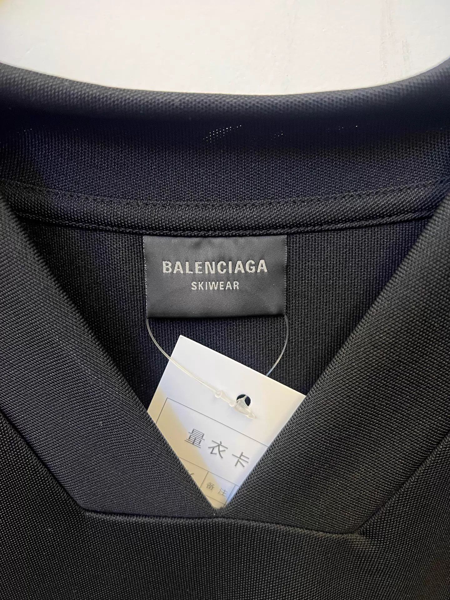 Balenciaga Balenciaga FW24 SKIWEAR V-neck LS Oversize T-shirt Men Black XS Size US XS / EU 42 / 0 - 2 Thumbnail