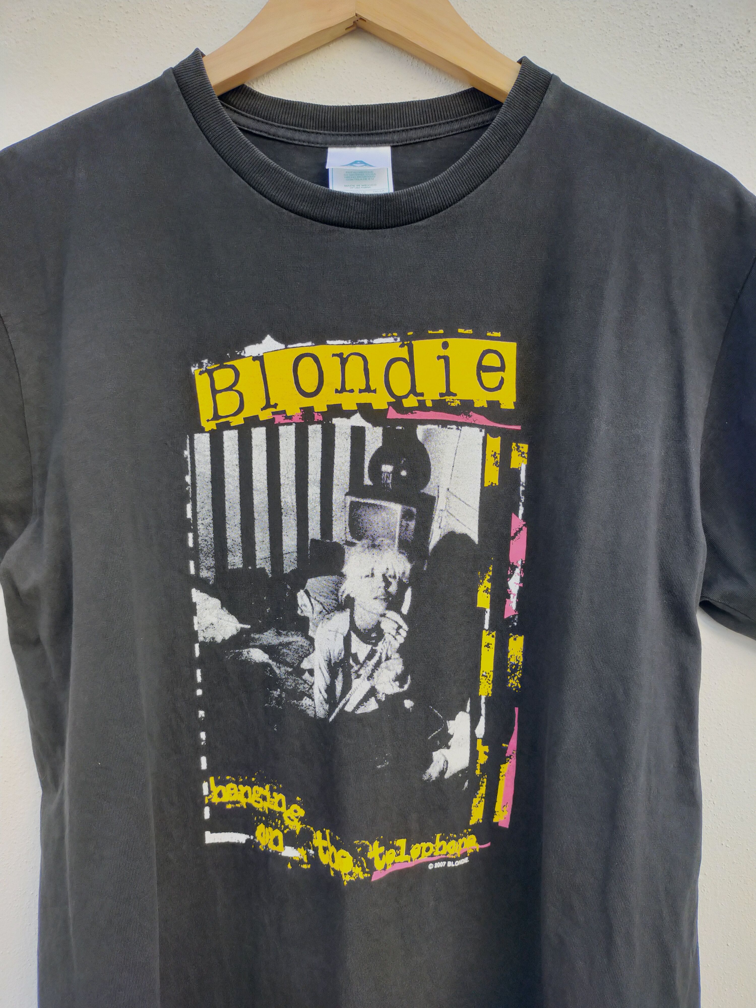 Band Tees 2007 BLONDIE BANGING ON THE PHONE TEE Size M / US 6-8 / IT 42-44 - 7 Thumbnail