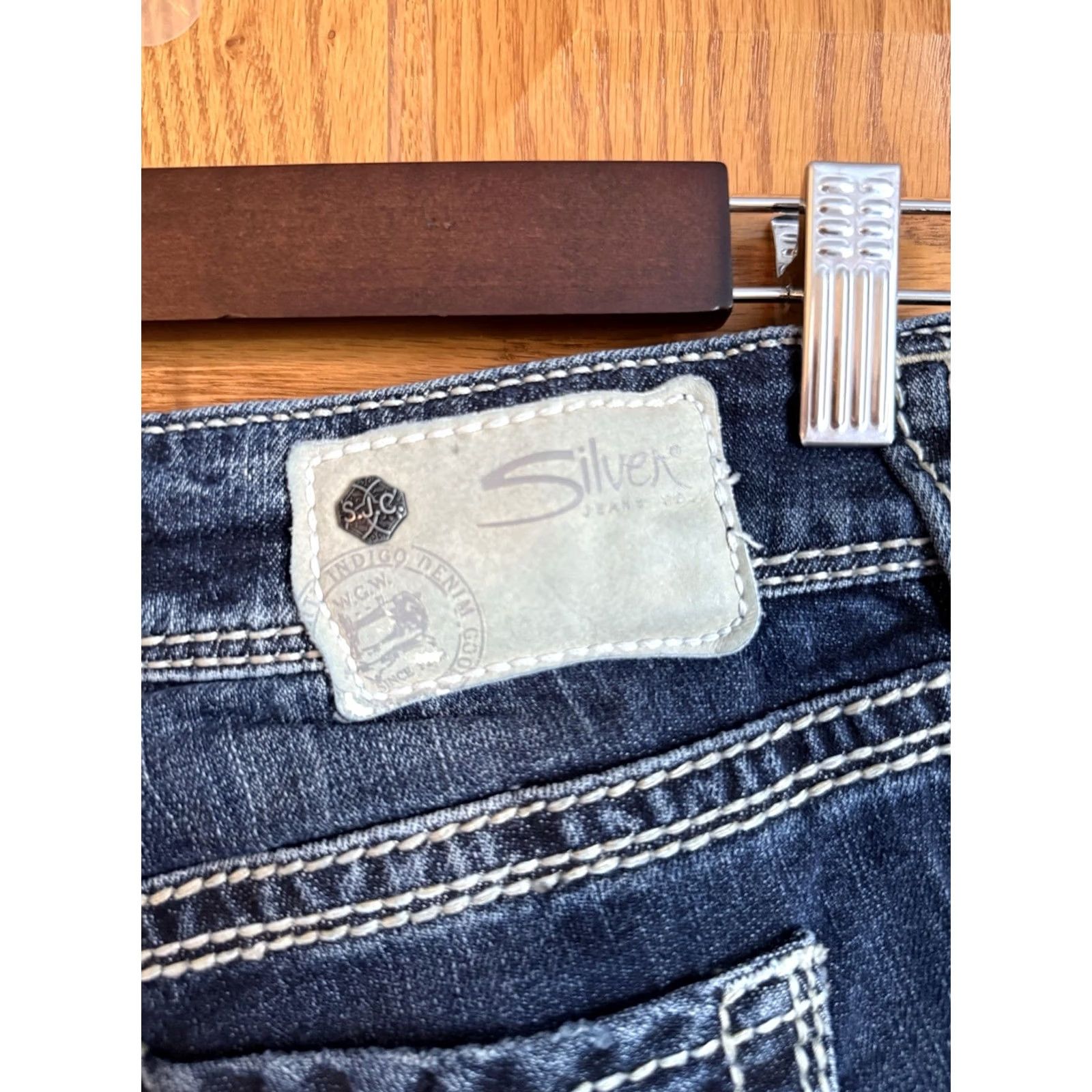 Silver Jeans Co. Silver Jeans Co Suki Jeans Women’s 26x32 Dark Wash Straight Thick Stitch Western Jeans Women Regular Blue 26xs? Size 26" / US 2 / IT 38 - 3 Thumbnail
