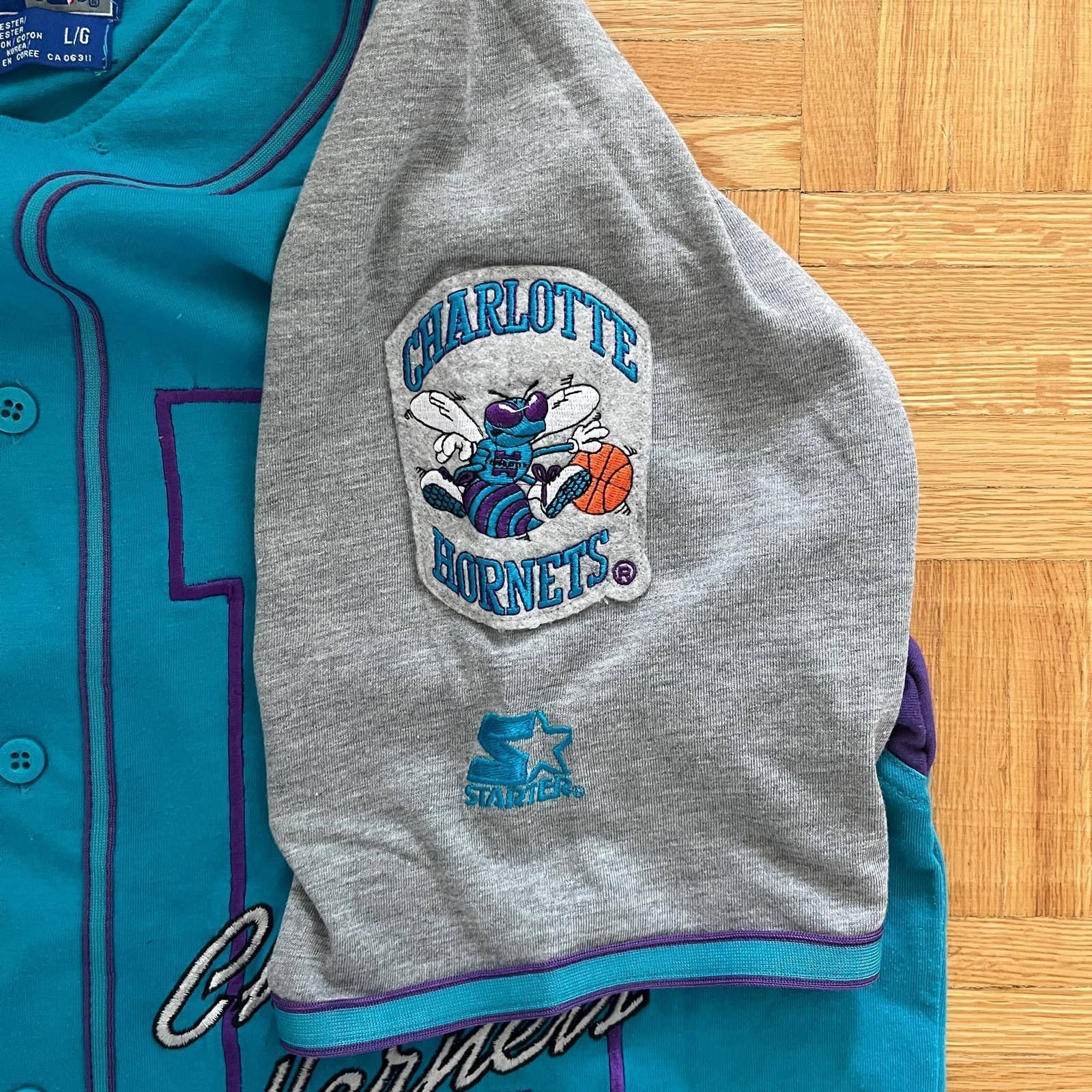 Starter Vintage 90s Starter NBA Charlotte Hornets baseball jersey Size US L / EU 52-54 / 3 - 5 Thumbnail