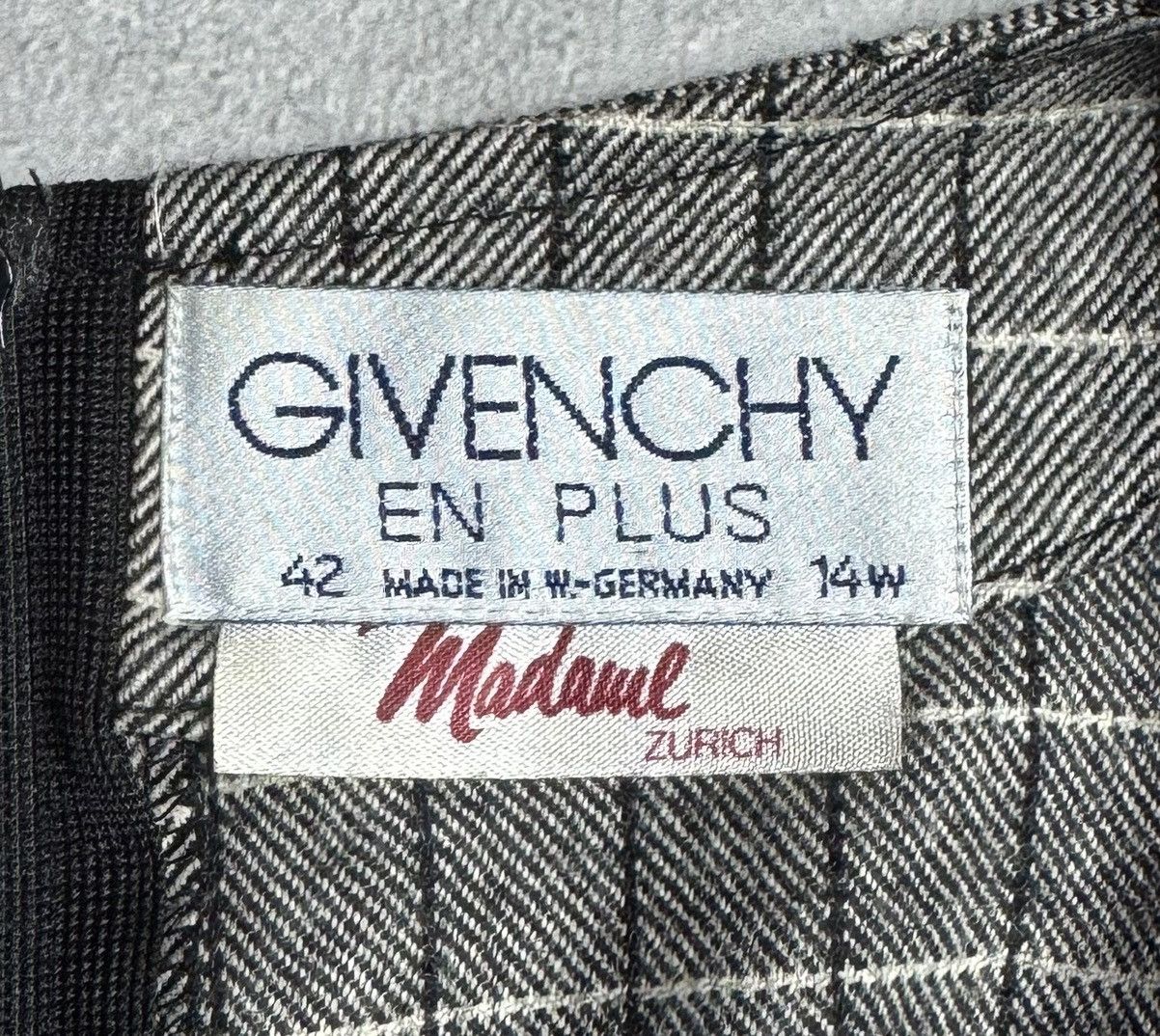 Givenchy GIVENCHY EN PLUS Vintage 90s Wool Cape Coat size 42 Size M / US 6-8 / IT 42-44 - 11 Thumbnail