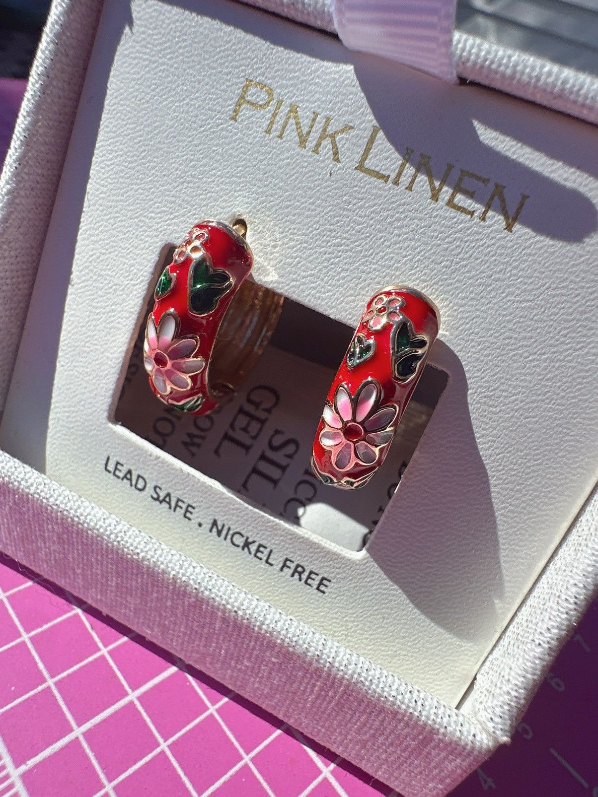 Designer Pink linen clip on earrings red gold tone flower loop LEAd Size ONE SIZE - 1 Thumbnail