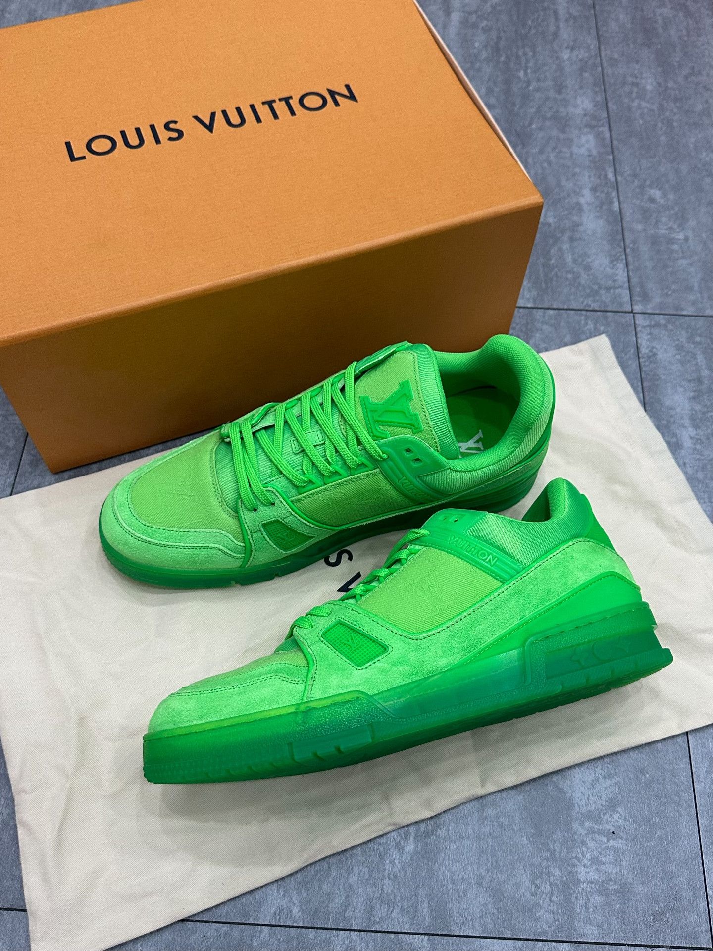 Louis Vuitton Louis Vuitton Training Green Lowtop Sneakers 10 Men Size US 10 / EU 43 - 1 Thumbnail