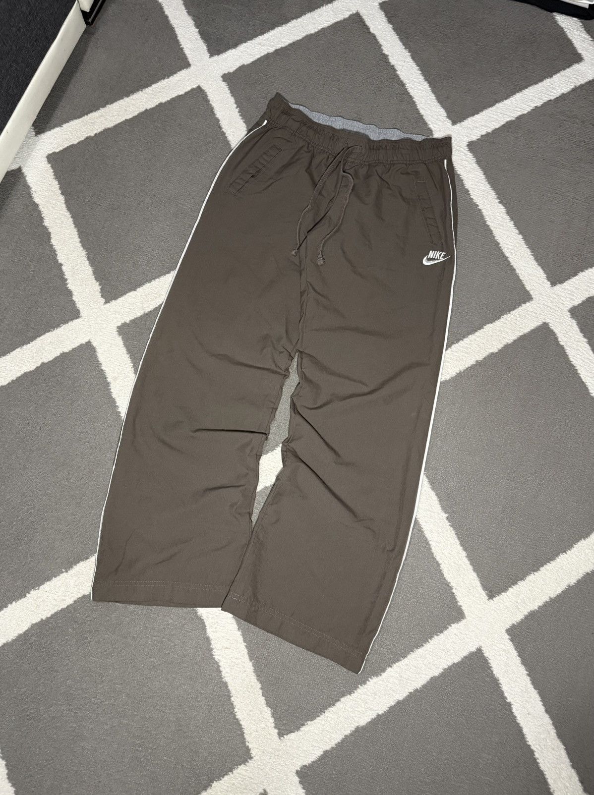 Nike × Vintage Vintage 00’s Y2K Nike Swoosh Loose Fit Sweatpants Brown Size 26" / US 2 / IT 38 - 4 Thumbnail