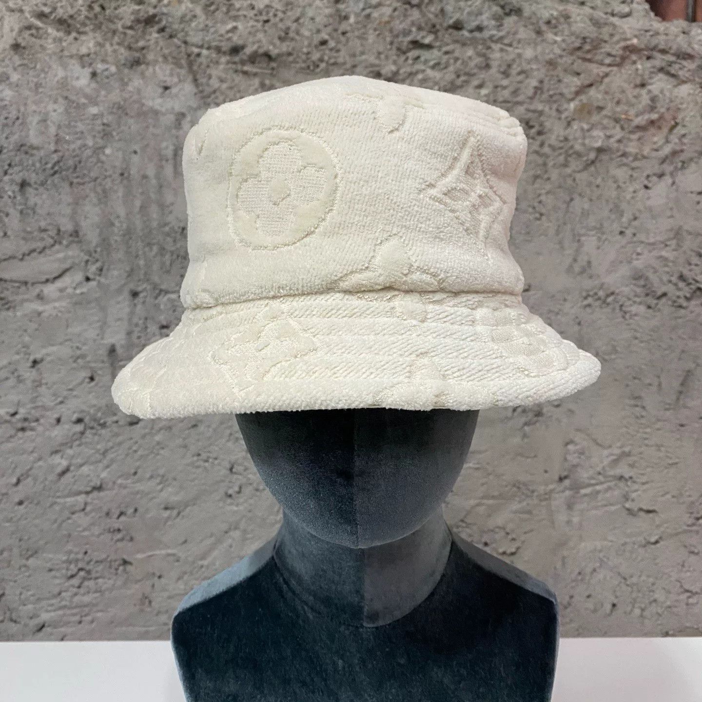 Louis Vuitton louis vuitton bucket hat with logo Size ONE SIZE - 1 Preview