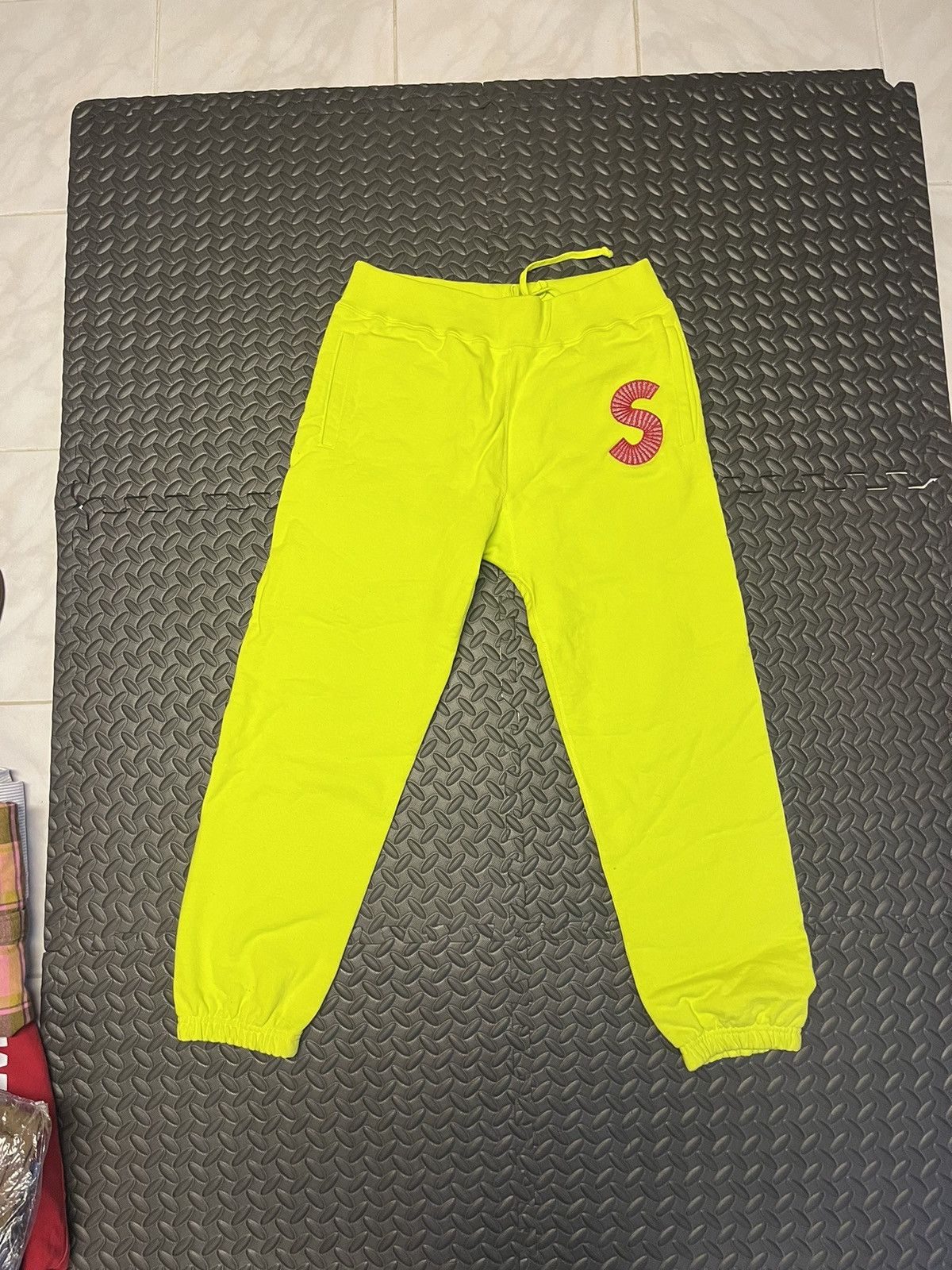 image of Supreme S Logo Fw20 Embroidered Neon Green Sweatpants Small, Men's (Size 30)