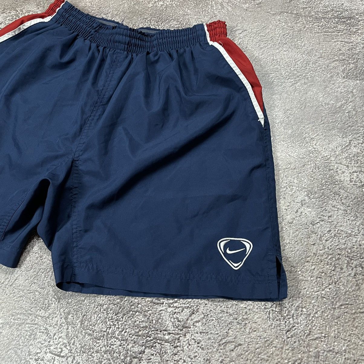 Nike Vintage Y2K Nike Short Logo Sportwear Casual Buymypiece 90s Size US 30 / EU 46 - 3 Thumbnail