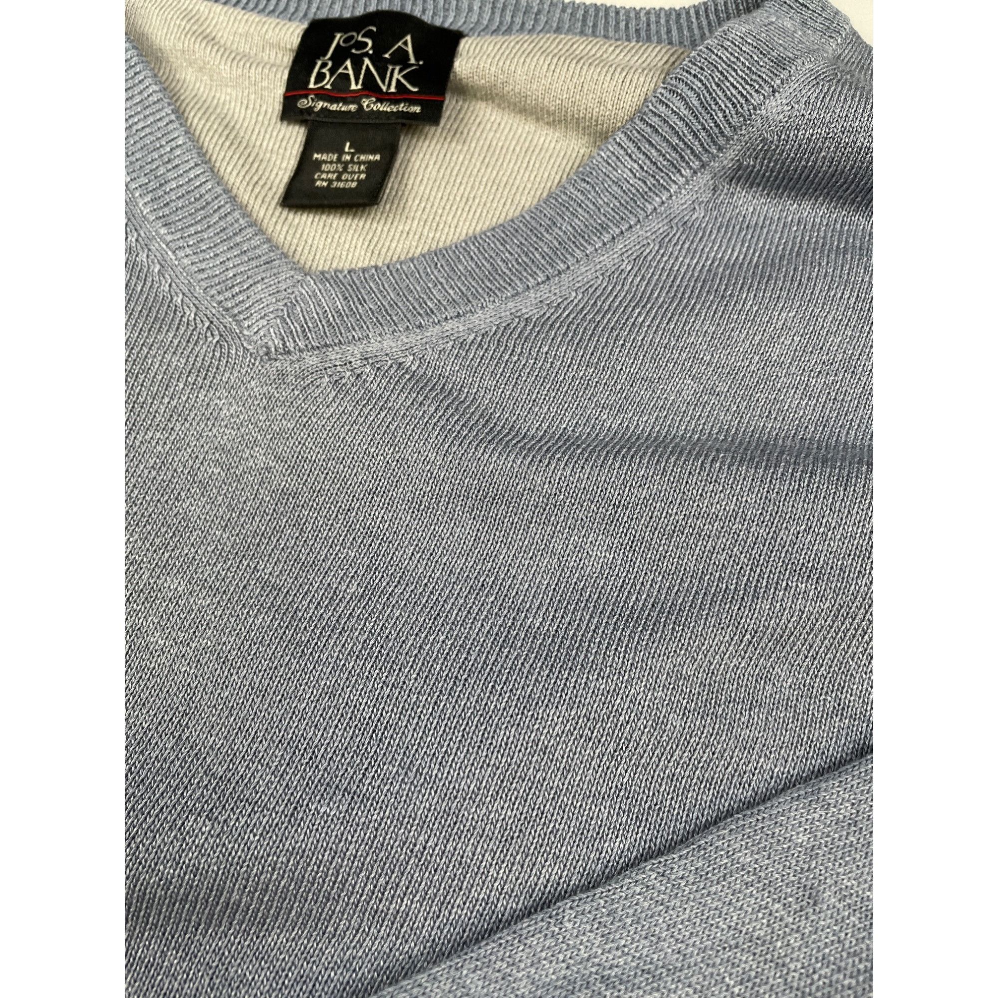Other Jos A Bank Men's Blue V-Neck 100% Silk Sweater Size L SKU 47 Size US L / EU 52-54 / 3 - 6 Thumbnail