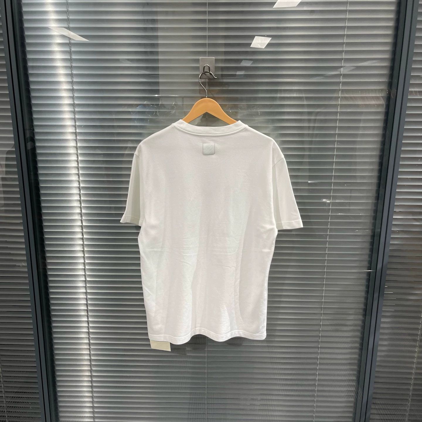 Louis Vuitton Louis Vuitton 25ss Nigo 3D Floral Embro M Tee Near New Size US M / EU 48-50 / 2 - 2 Thumbnail