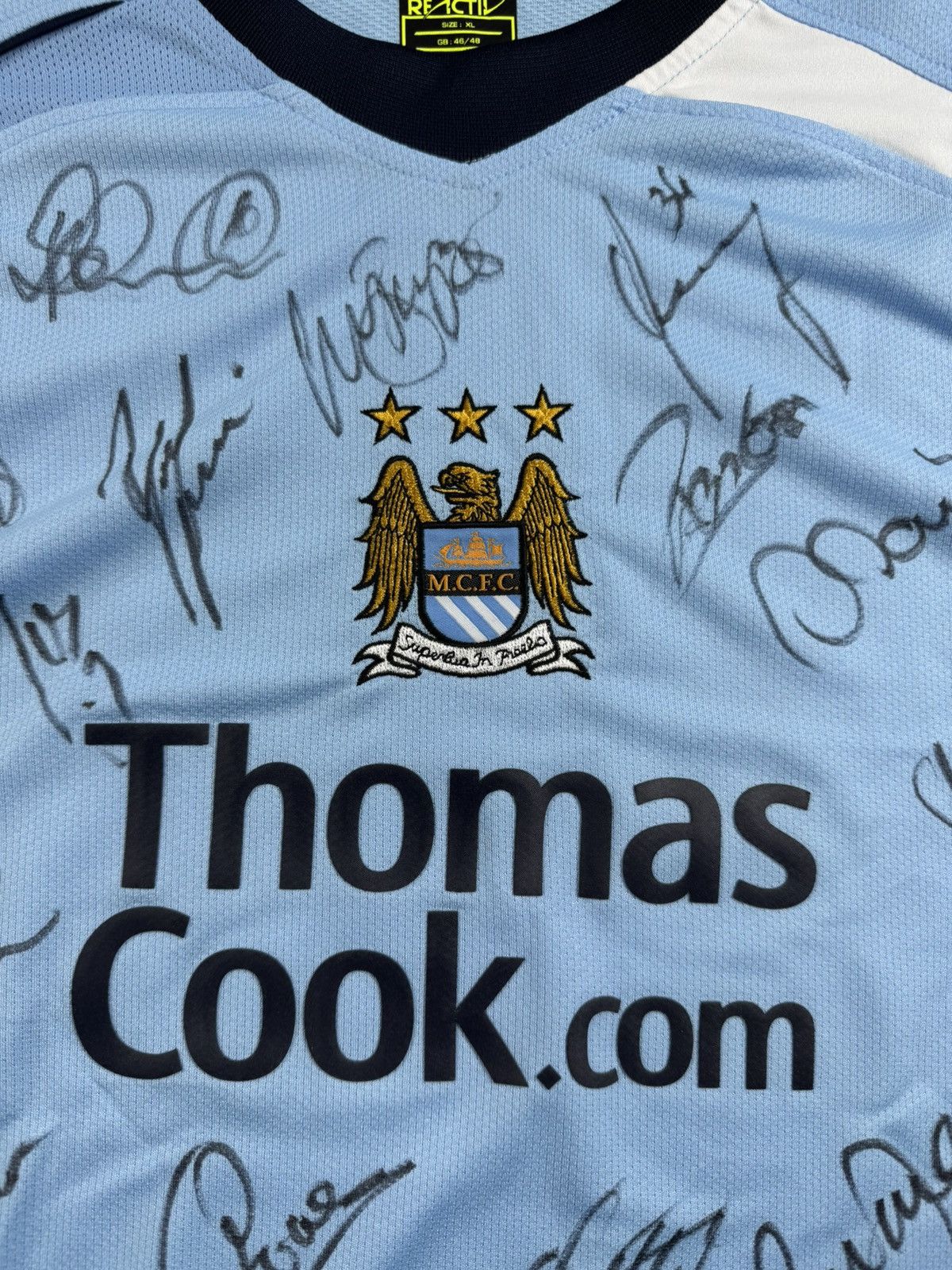 Le Coq Sportif Manchester City 2008/2009 All Squad Autographed Jersey Shirt Size US XL / EU 56 / 4 - 17 Thumbnail