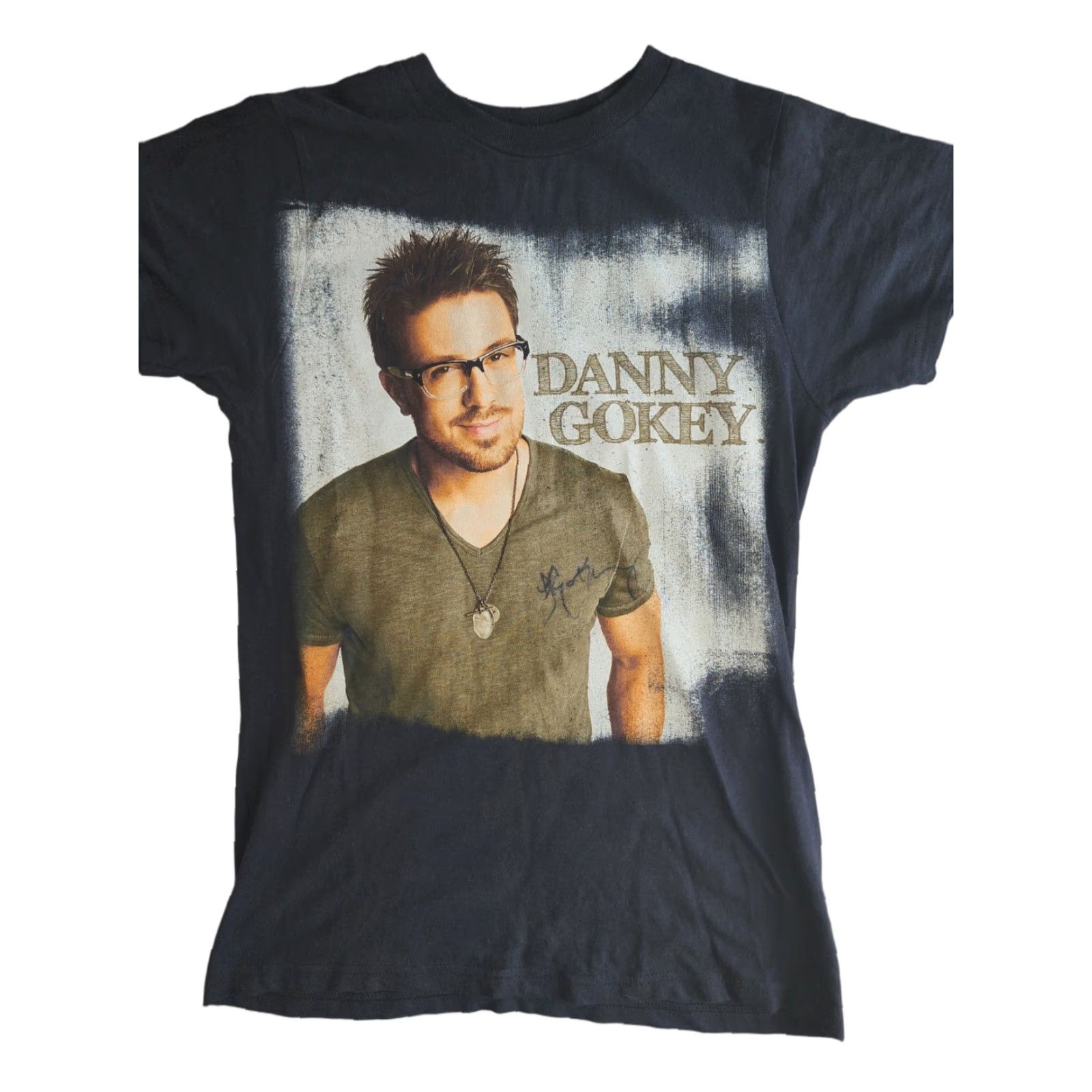 Vintage Danny Gokey Bay Island Shirt Short Sleeve Crew Neck S Autographed Vintage: No Distressed Blue Music T-Shirt Unisex Adults Small Autographed Shirt Size US S / EU 44-46 / 1 - 1 Thumbnail