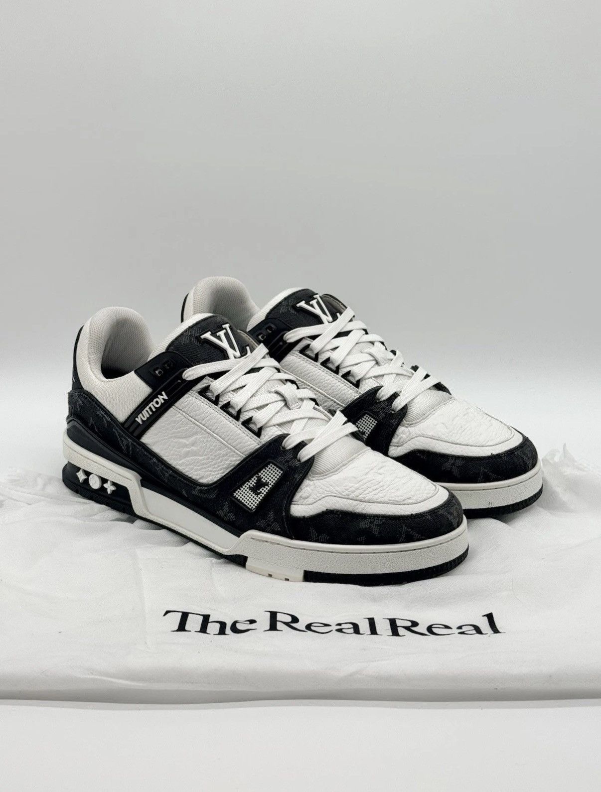 Louis Vuitton Size 10.5 - Louis Vuitton Trainer Low Black Size US 10.5 / EU 43-44 - 1 Thumbnail