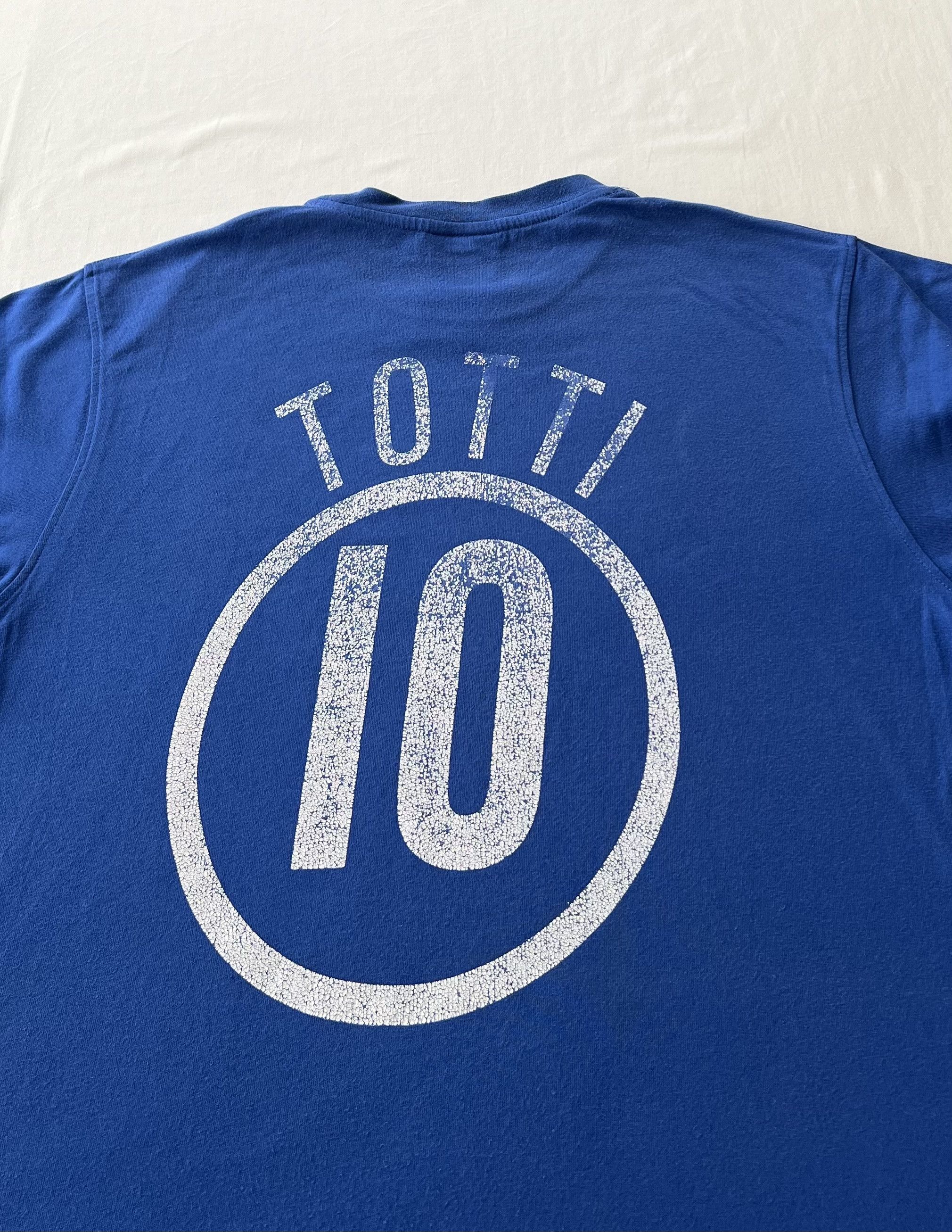 Nike Vintage 2000s Nike Italia Italy Totti #10 Blue T-shirt Size US M / EU 48-50 / 2 - 8 Thumbnail