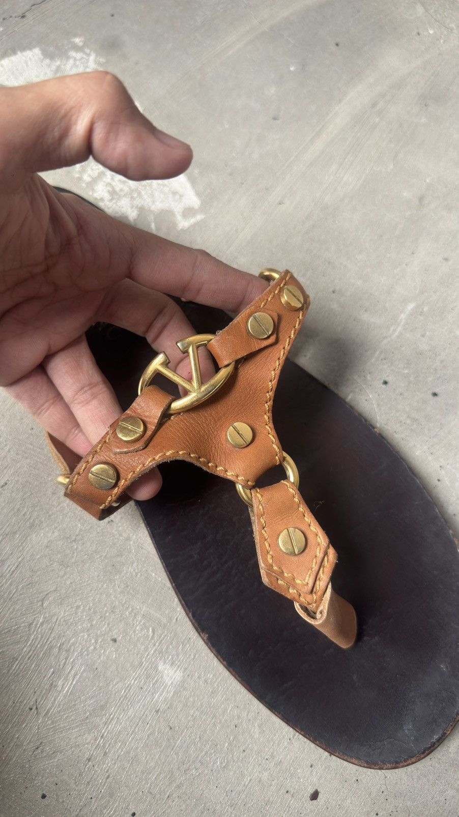 Valentino Valentino Tan Leather V Logo Flat Thong Sandals Size US 8 / EU 41 - 7 Thumbnail