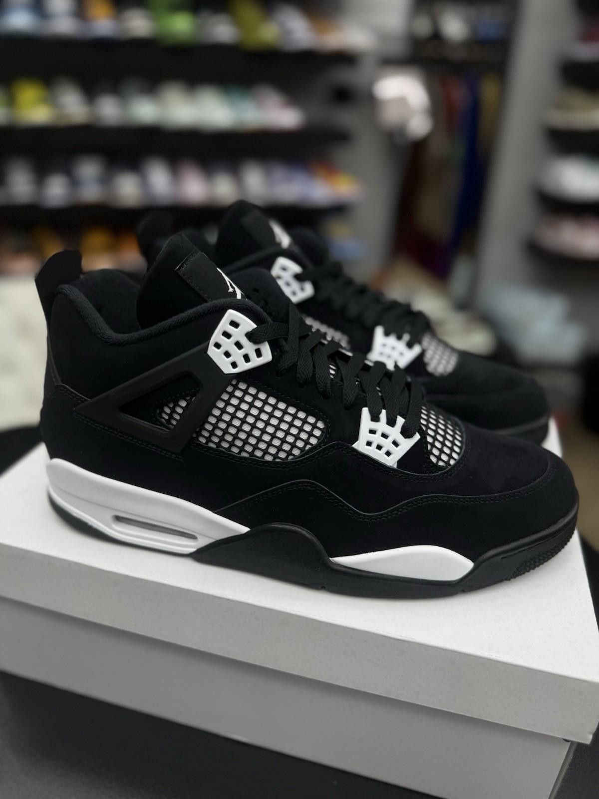 Jordan Brand Nike Air Jordan 4 Retro White Thunder FQ8138-001 Men’s (13) Size US 13 / EU 46 - 4 Thumbnail