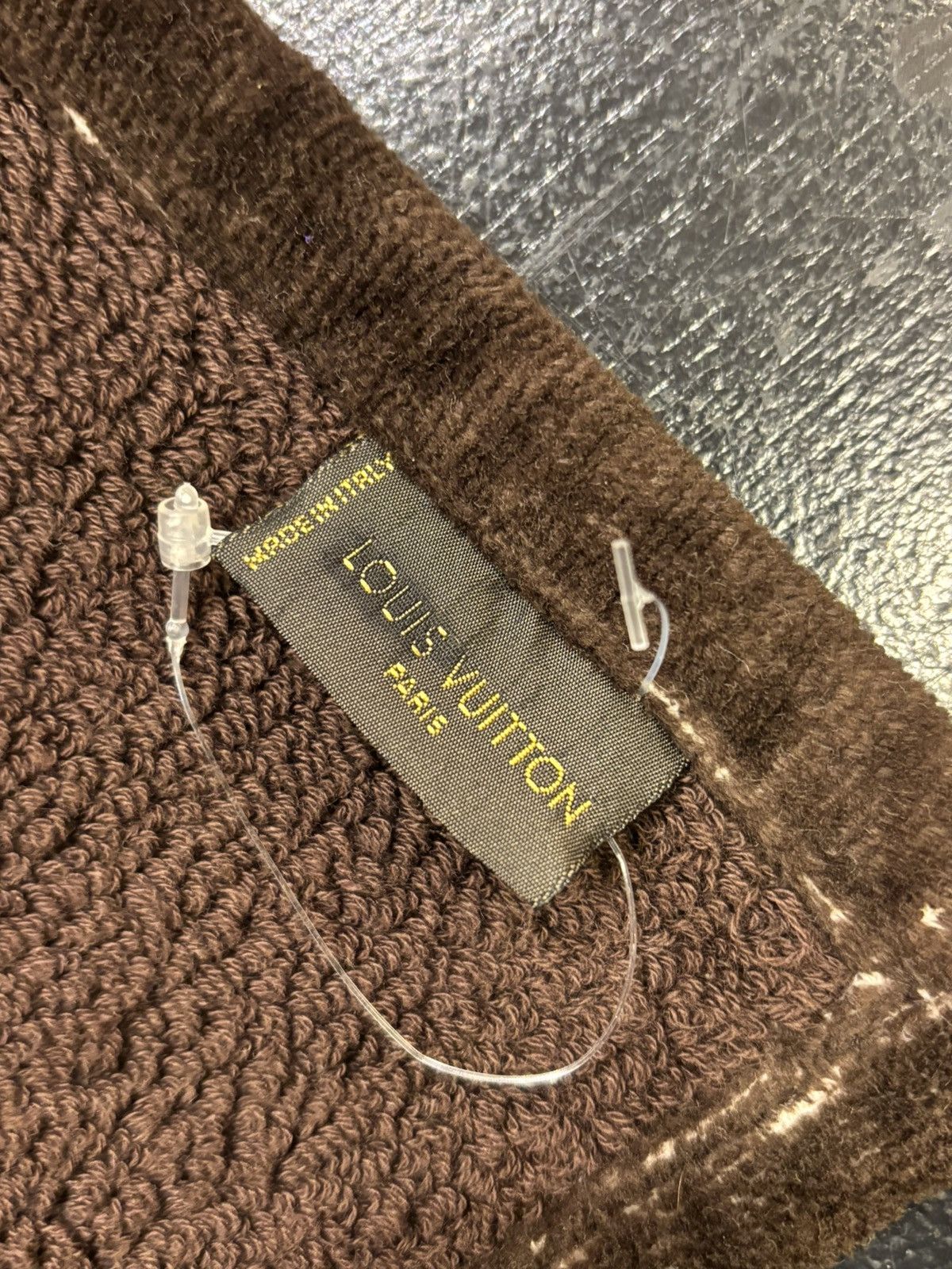 Louis Vuitton Louis Vuitton Damier Towel Size ONE SIZE - 3 Thumbnail